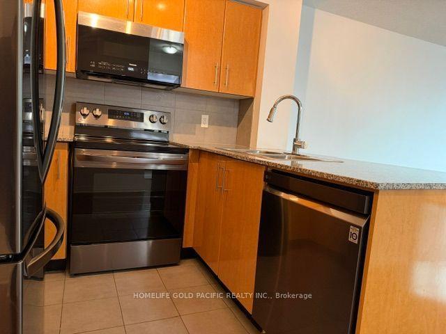 Photo 10 of Unit 1413, 16 Yonge Street, Toronto, Waterfront Communities — HOMEH