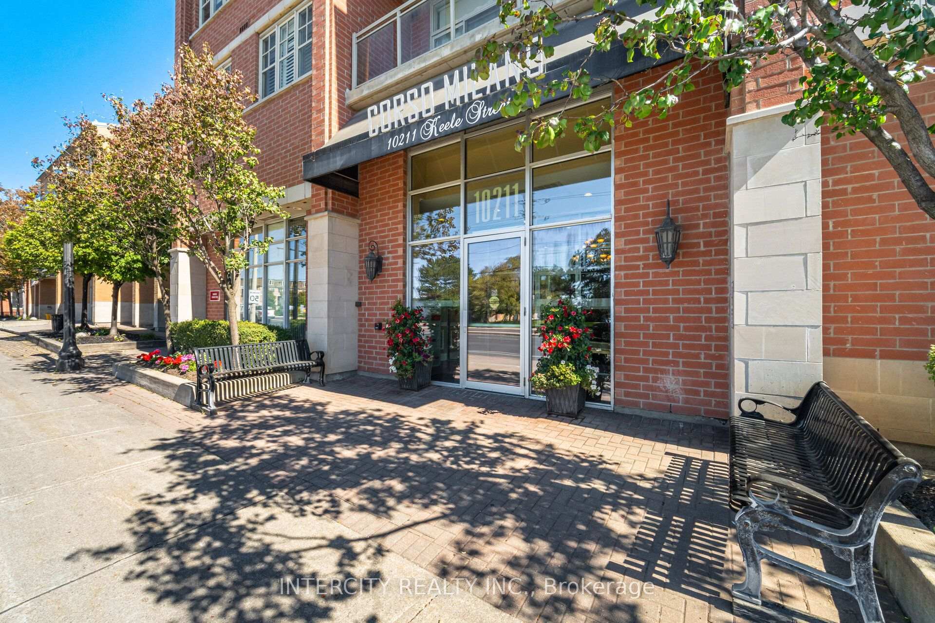 Photo 2 of Unit 207, 10211 Keele Street, Vaughan, Maple — HOMEH