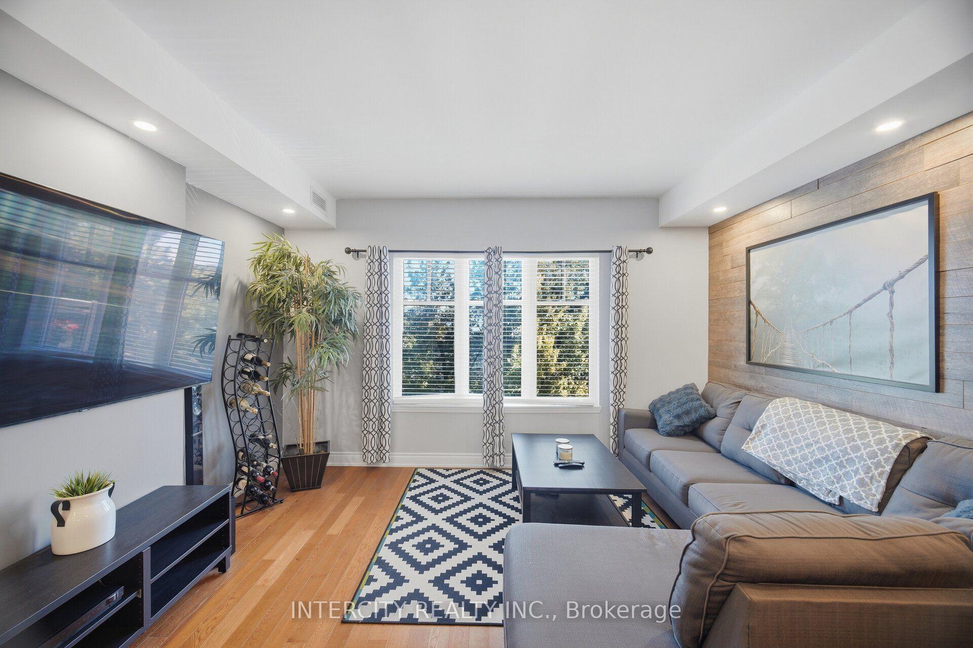 Photo 13 of Unit 207, 10211 Keele Street, Vaughan, Maple — HOMEH
