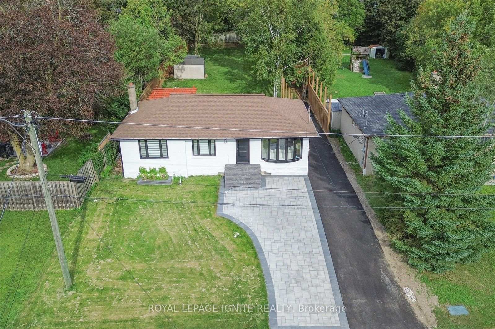 Photo 3 of 103 Baker Street, Whitchurch-Stouffville, Stouffville — HOMEH