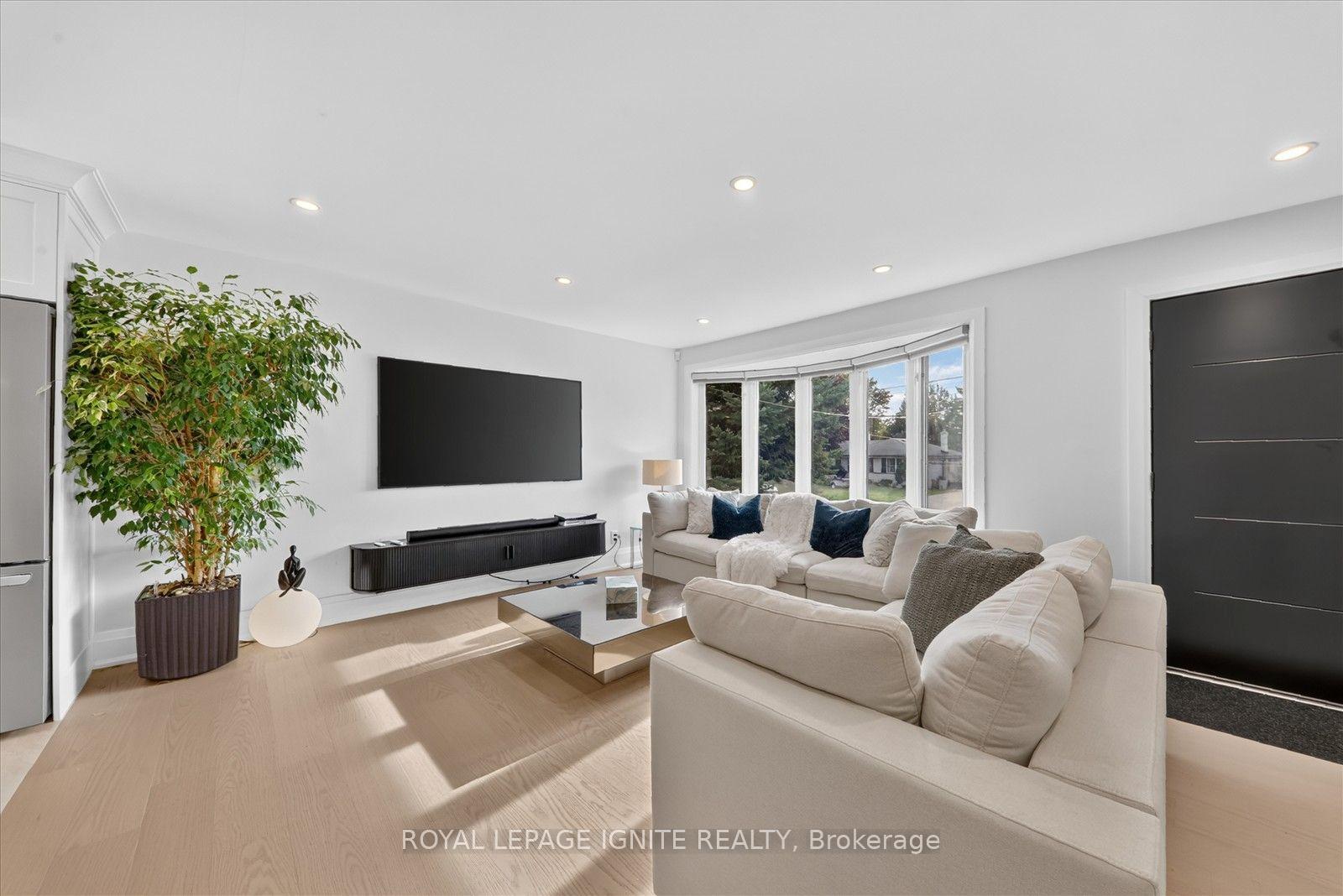 Photo 9 of 103 Baker Street, Whitchurch-Stouffville, Stouffville — HOMEH