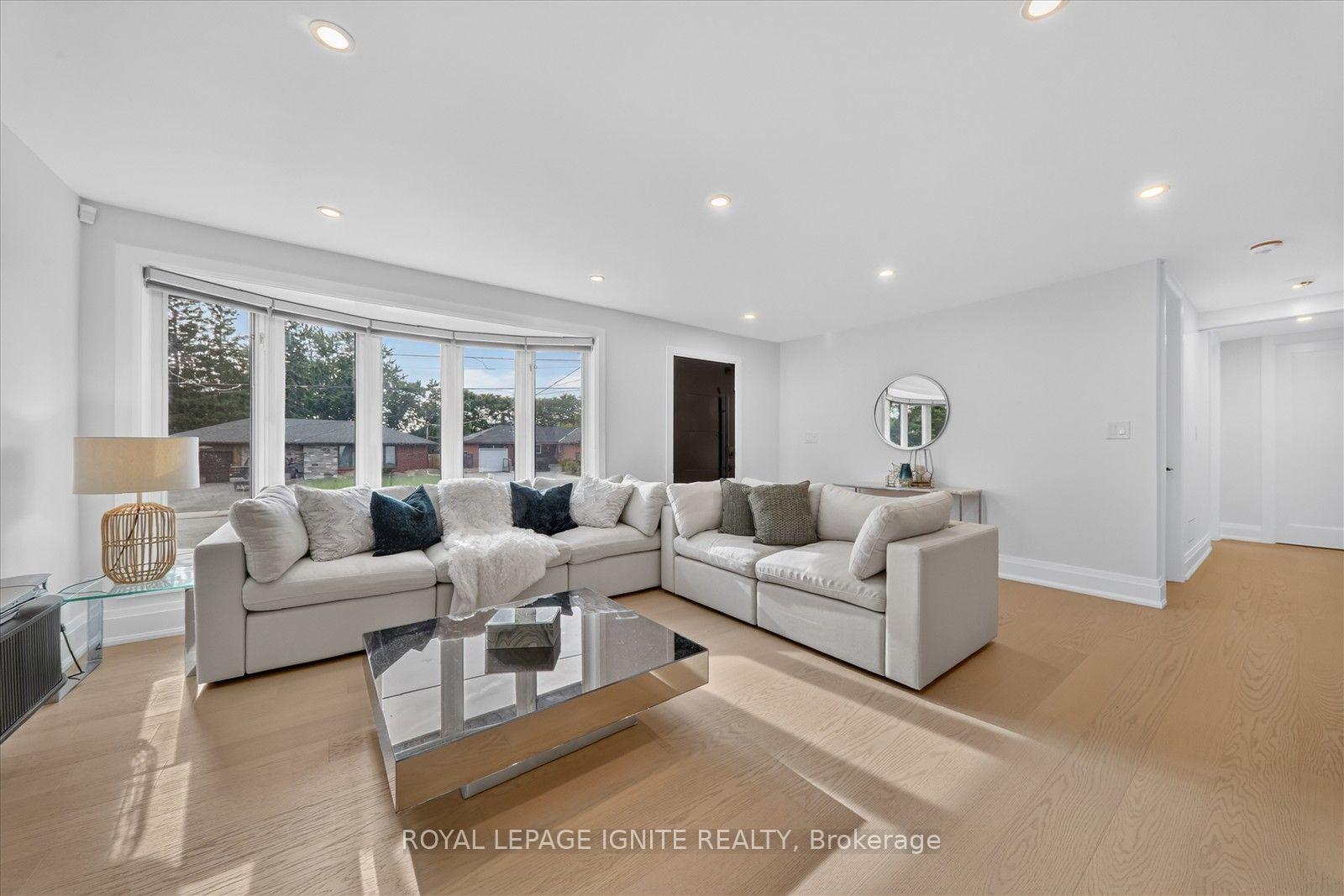 Photo 10 of 103 Baker Street, Whitchurch-Stouffville, Stouffville — HOMEH