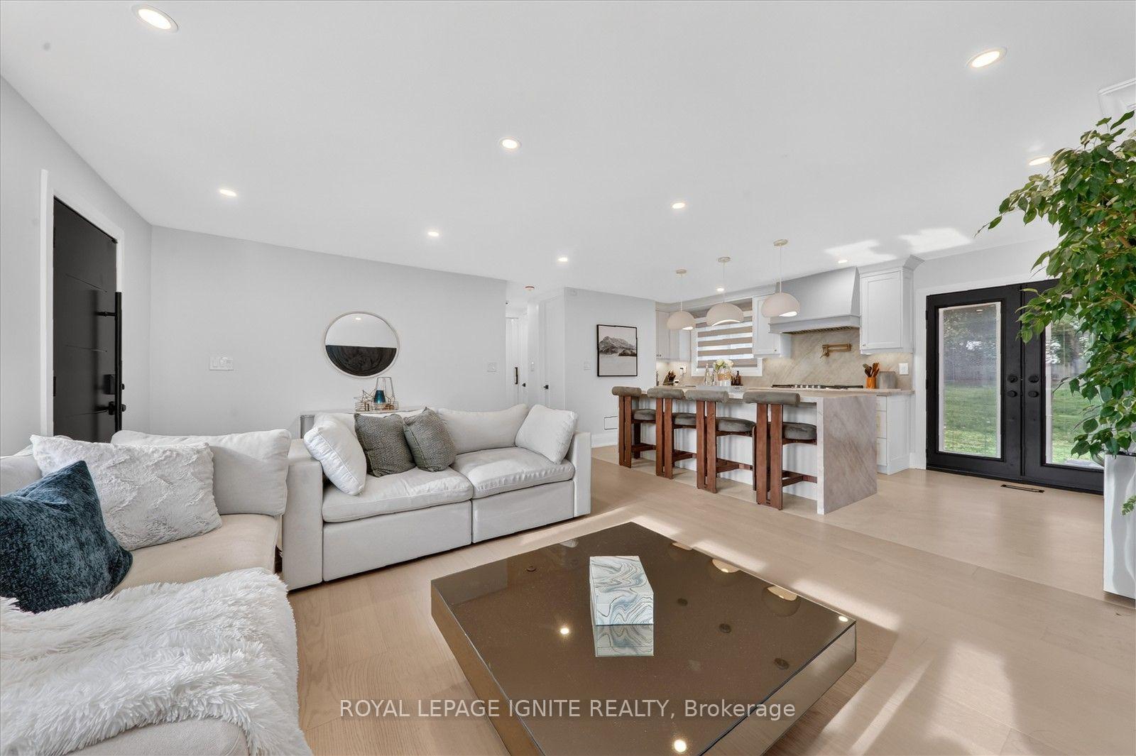 Photo 11 of 103 Baker Street, Whitchurch-Stouffville, Stouffville — HOMEH