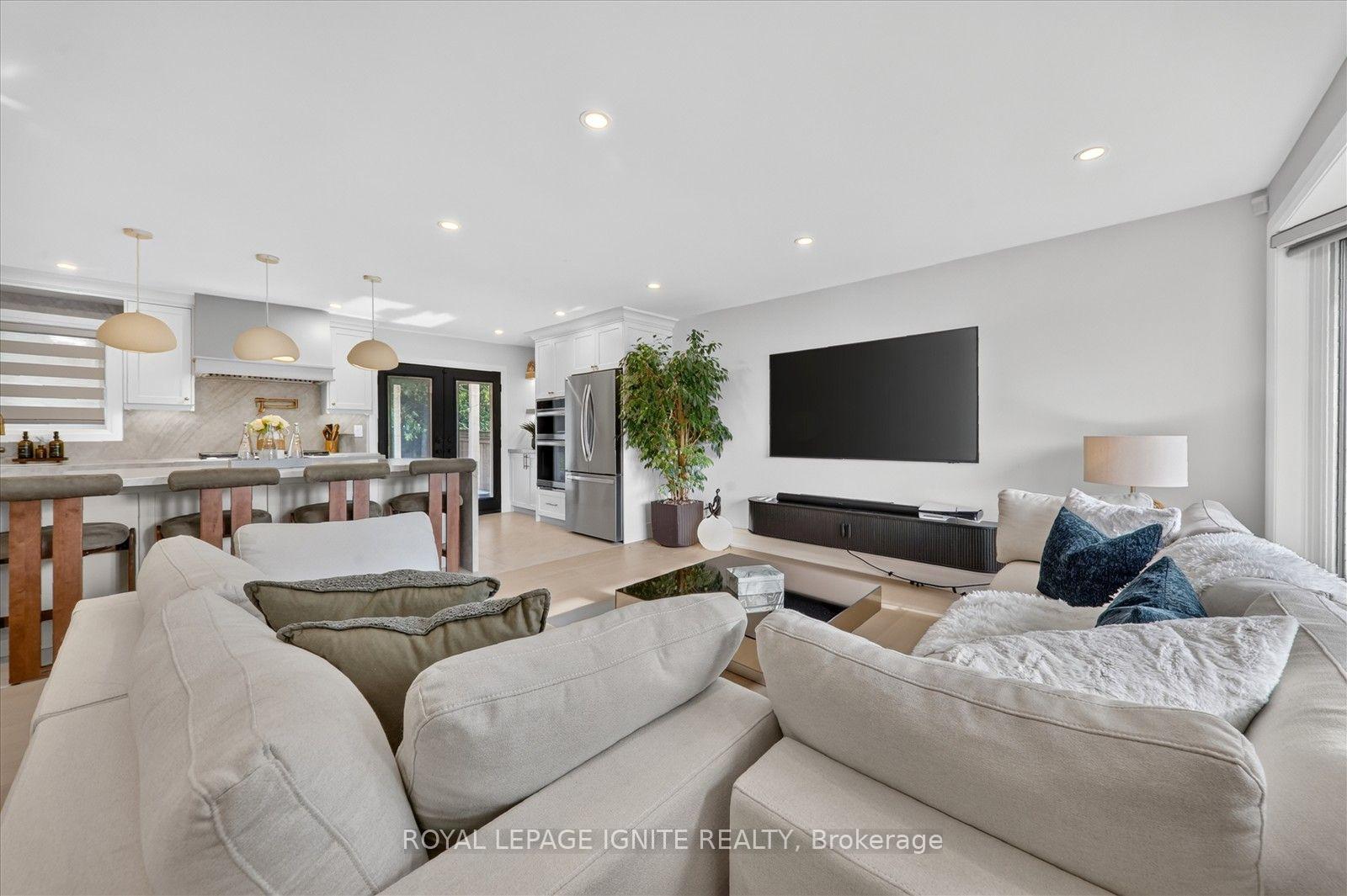 Photo 12 of 103 Baker Street, Whitchurch-Stouffville, Stouffville — HOMEH