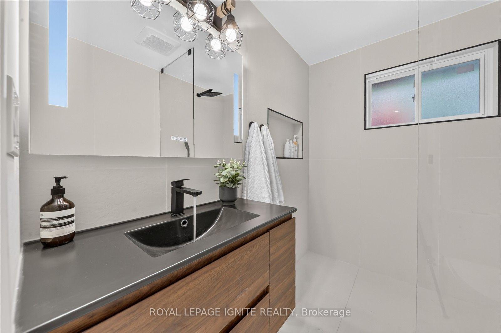 Photo 27 of 103 Baker Street, Whitchurch-Stouffville, Stouffville — HOMEH