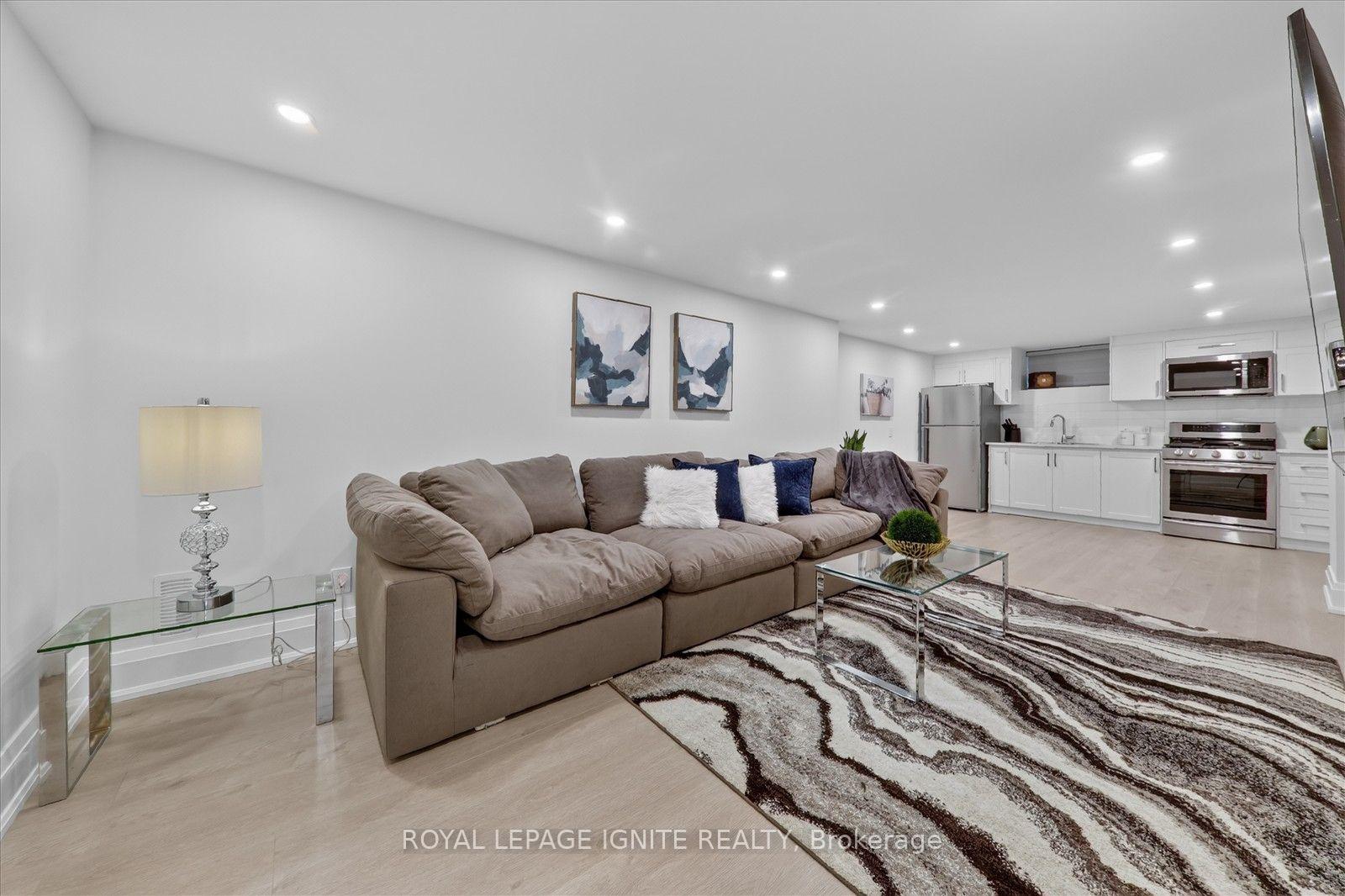 Photo 33 of 103 Baker Street, Whitchurch-Stouffville, Stouffville — HOMEH