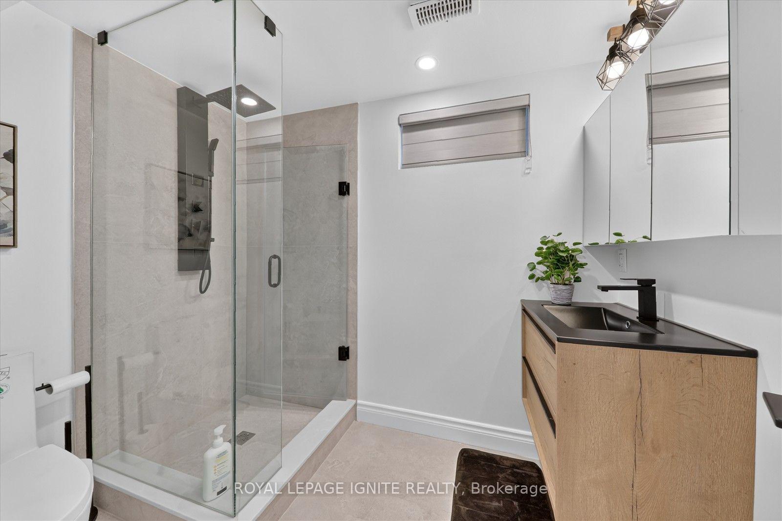 Photo 37 of 103 Baker Street, Whitchurch-Stouffville, Stouffville — HOMEH