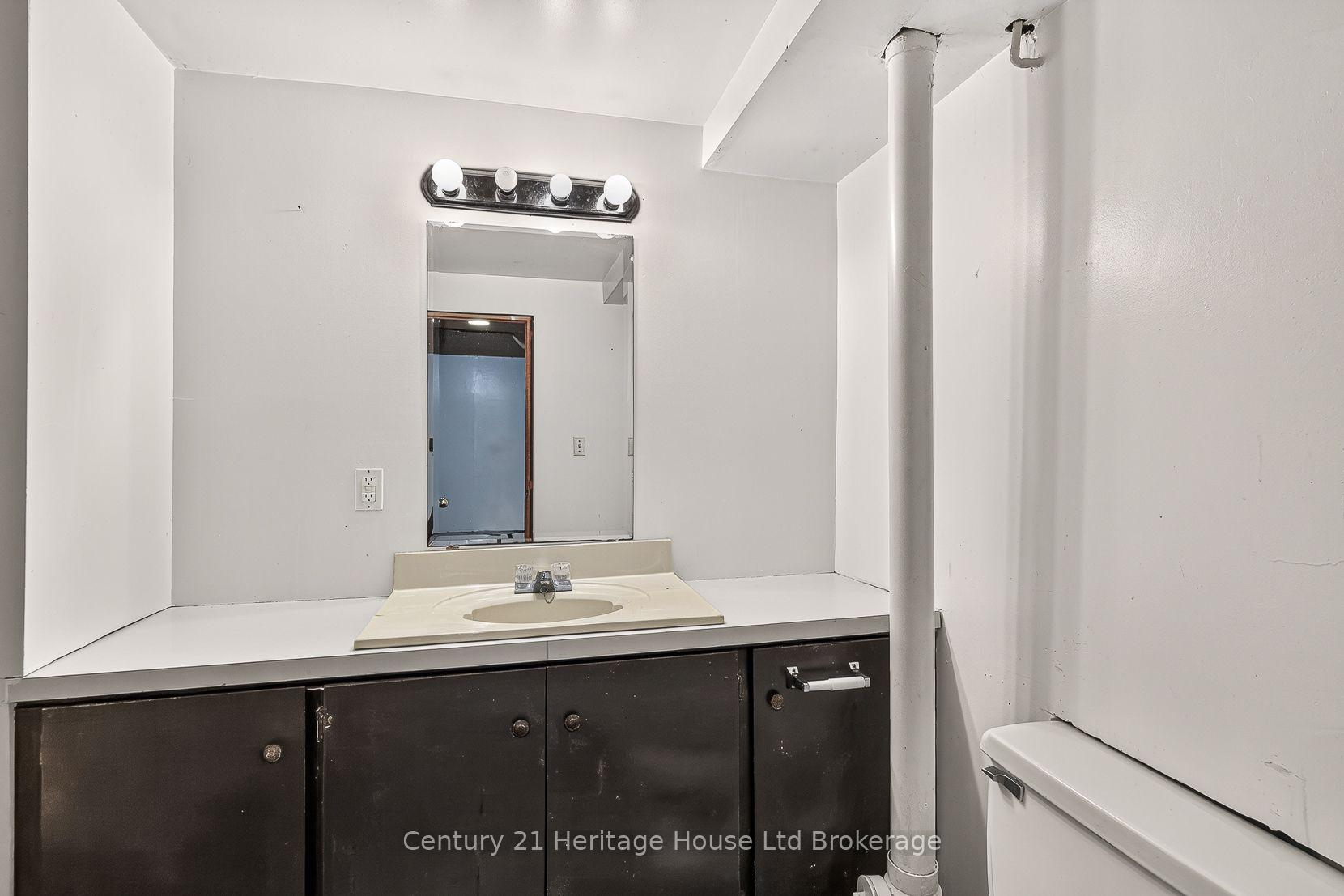 Photo 33 of 136 Dover Street, Woodstock, Woodstock - South — HOMEH