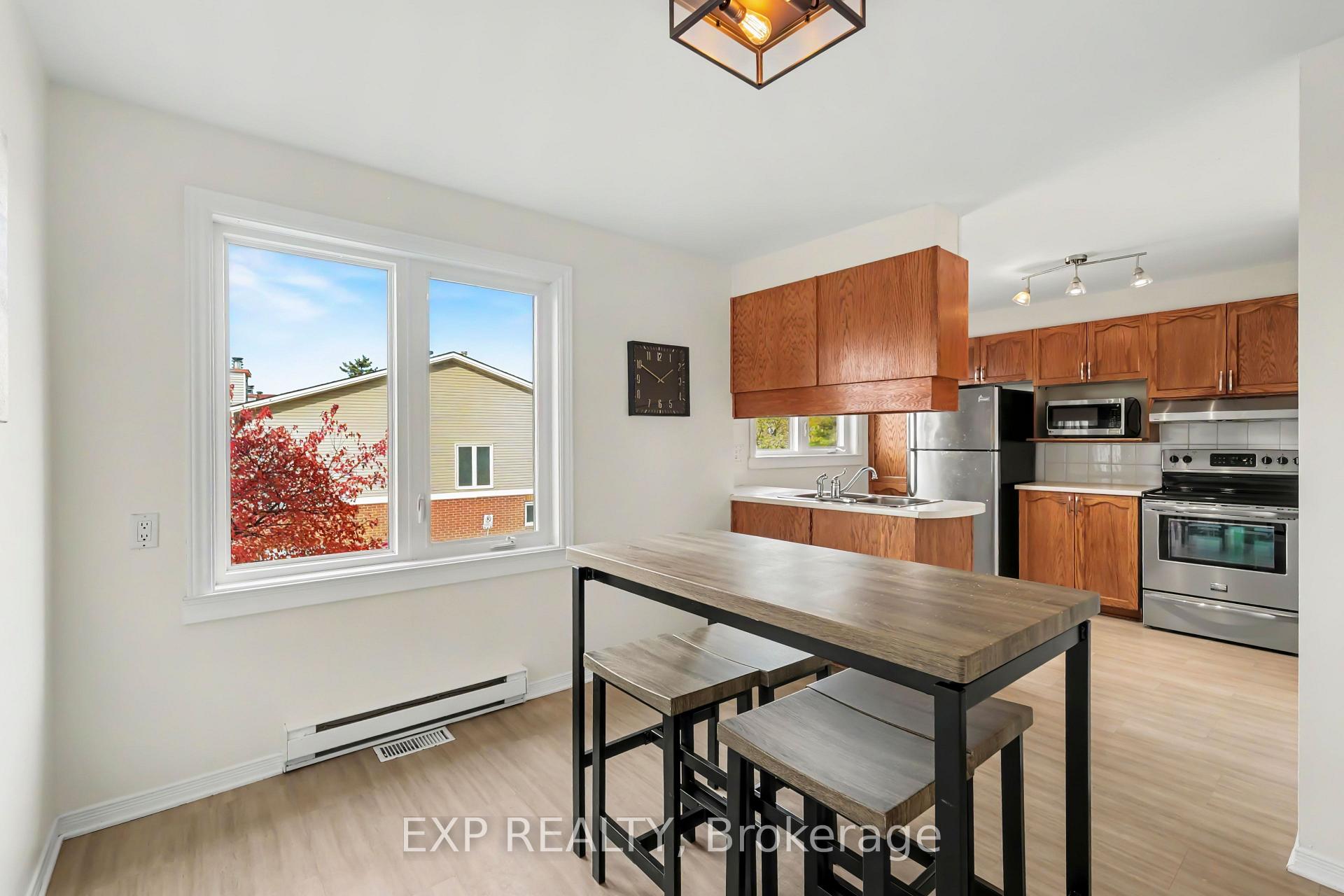 Photo 11 of 1848 Summerfields Crescent, Ottawa, Chapel Hill — HOMEH