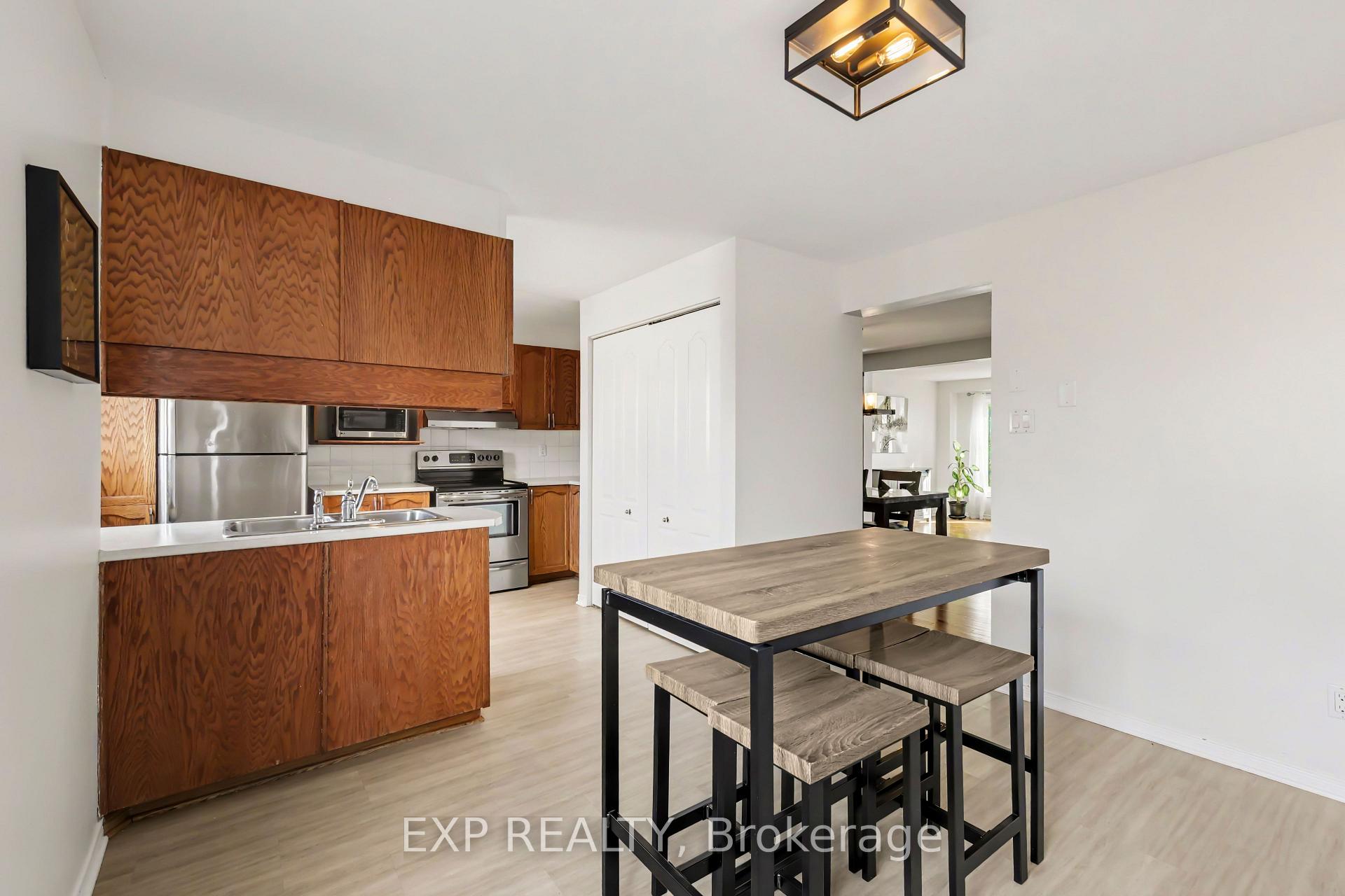 Photo 12 of 1848 Summerfields Crescent, Ottawa, Chapel Hill — HOMEH