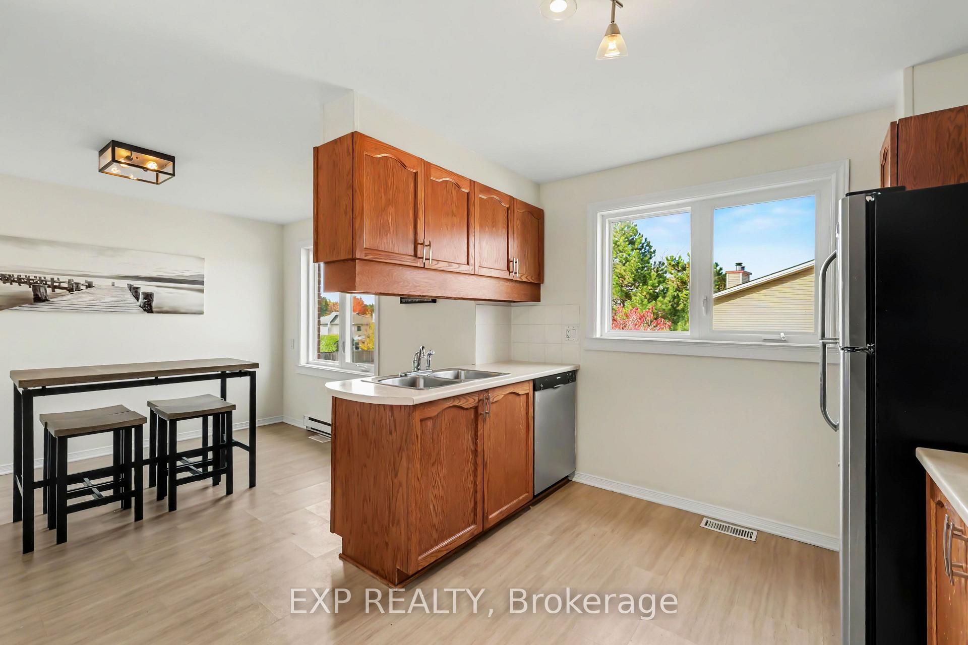 Photo 14 of 1848 Summerfields Crescent, Ottawa, Chapel Hill — HOMEH