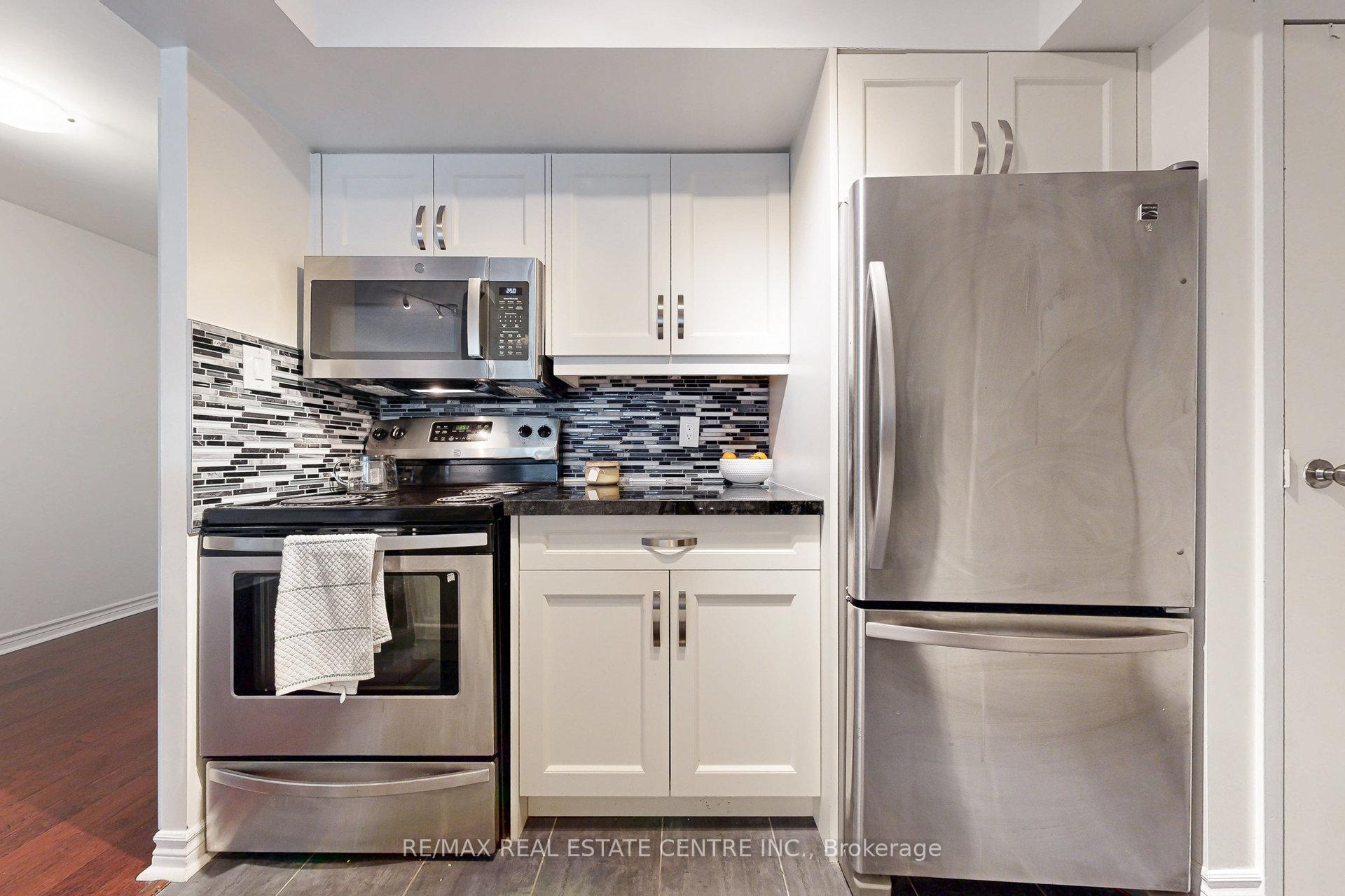 Photo 2 of 1001 Bay Street, Toronto, Bay Street Corridor — HOMEH
