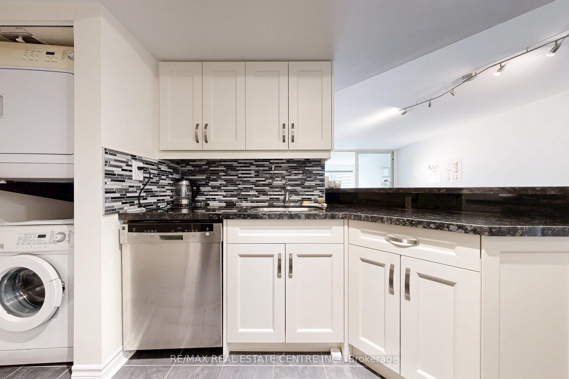 Photo 5 of 1001 Bay Street, Toronto, Bay Street Corridor — HOMEH
