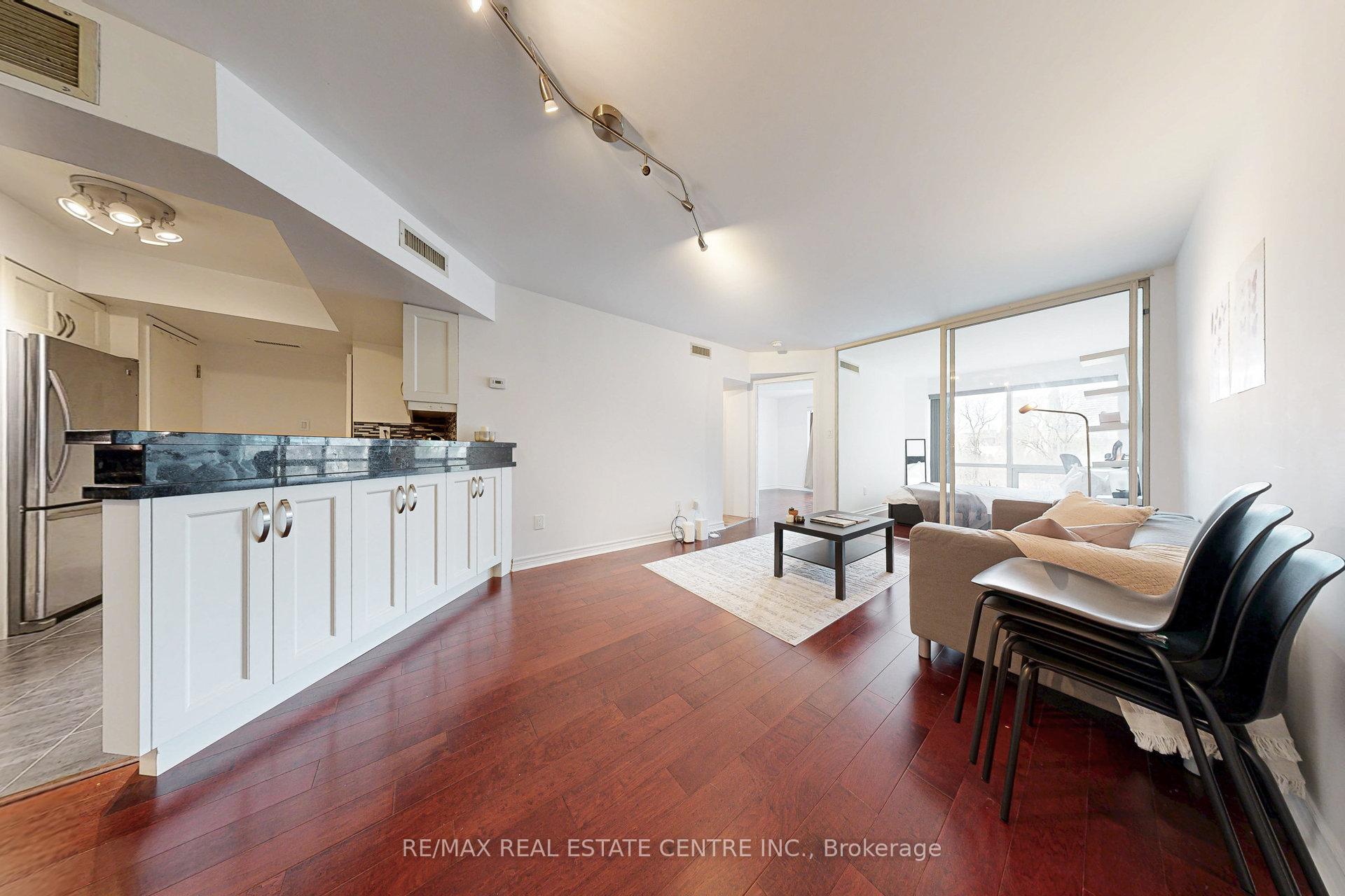 Photo 8 of 1001 Bay Street, Toronto, Bay Street Corridor — HOMEH