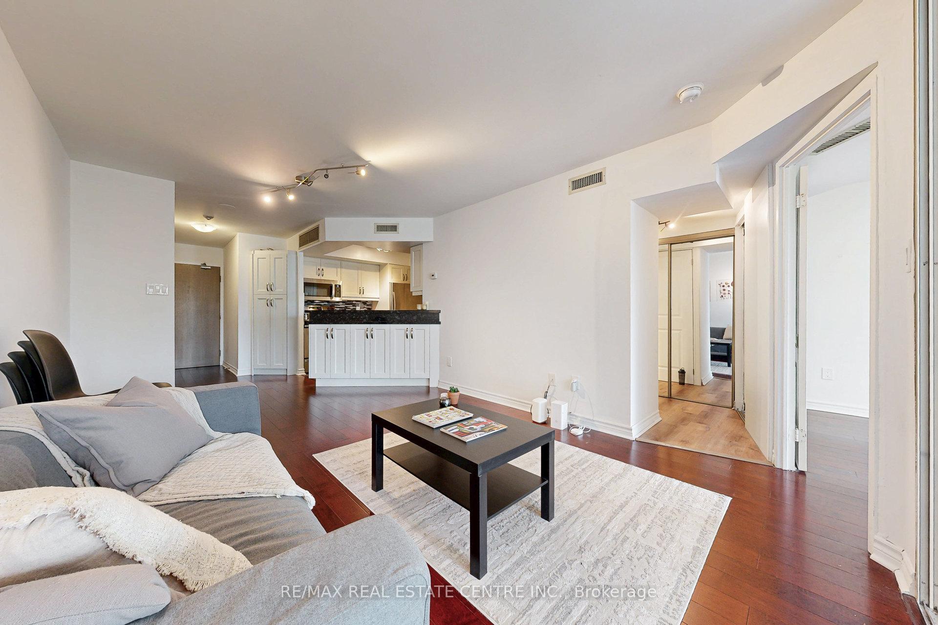 Photo 11 of 1001 Bay Street, Toronto, Bay Street Corridor — HOMEH