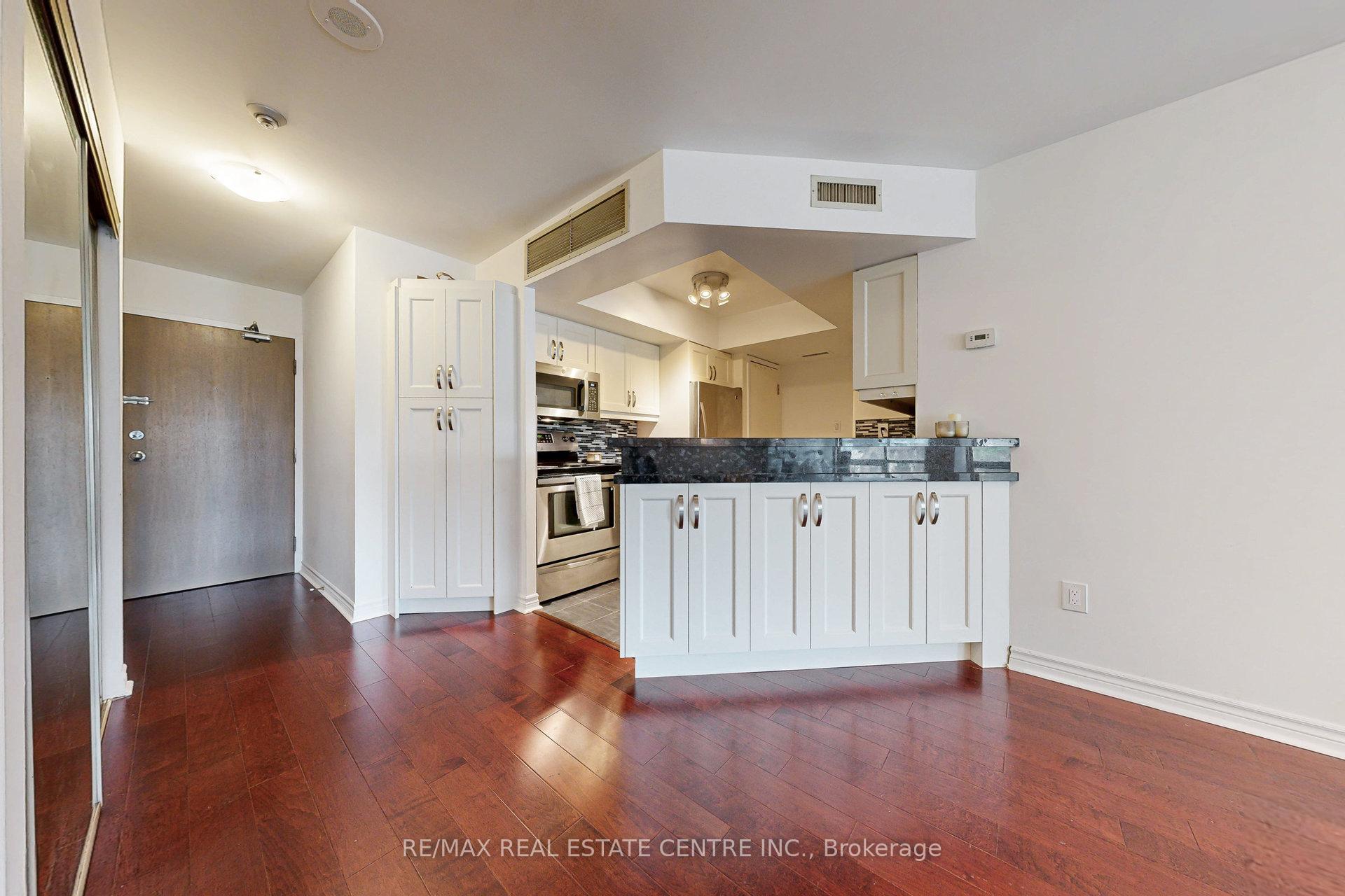 Photo 13 of 1001 Bay Street, Toronto, Bay Street Corridor — HOMEH