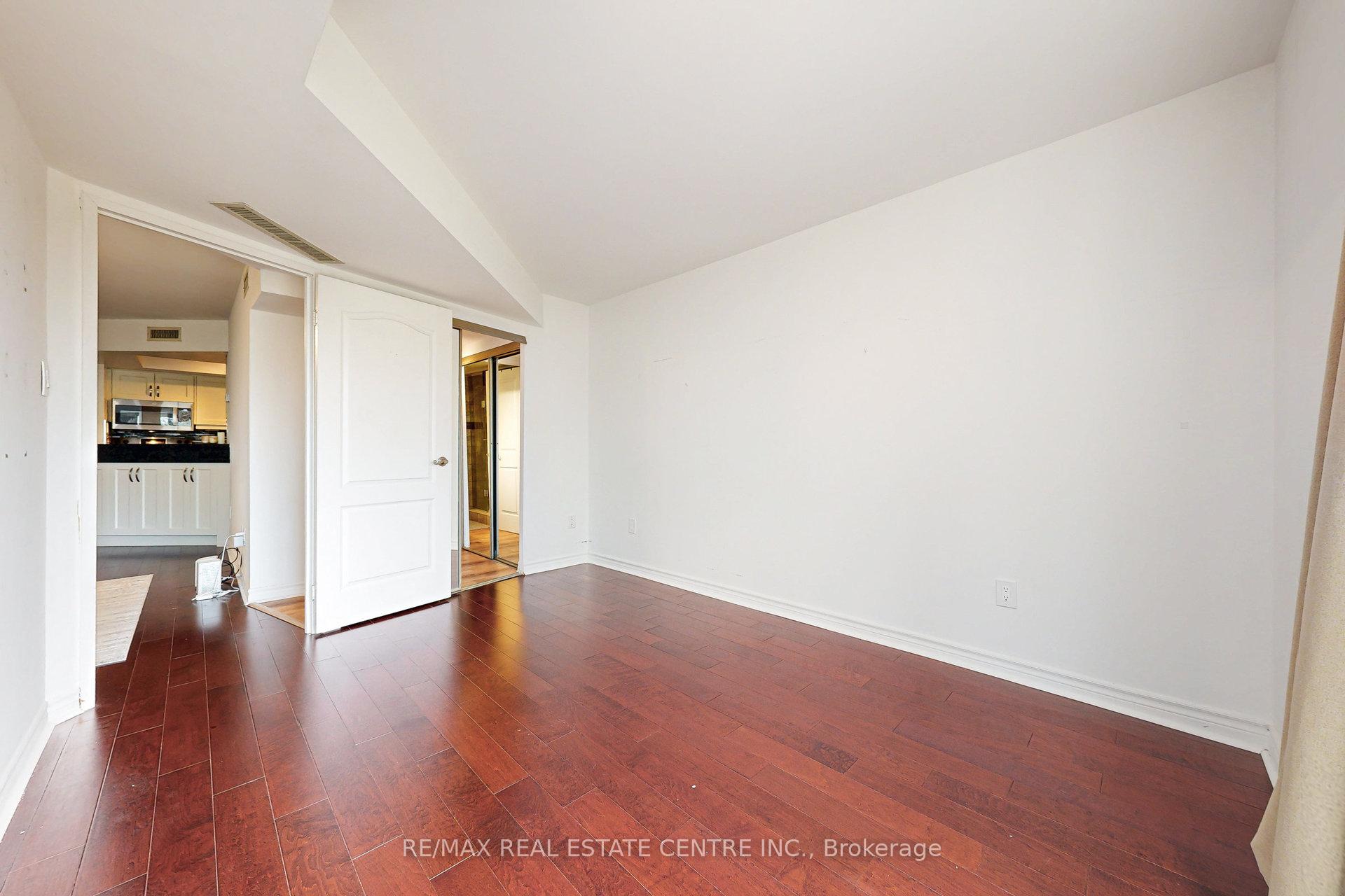 Photo 21 of 1001 Bay Street, Toronto, Bay Street Corridor — HOMEH