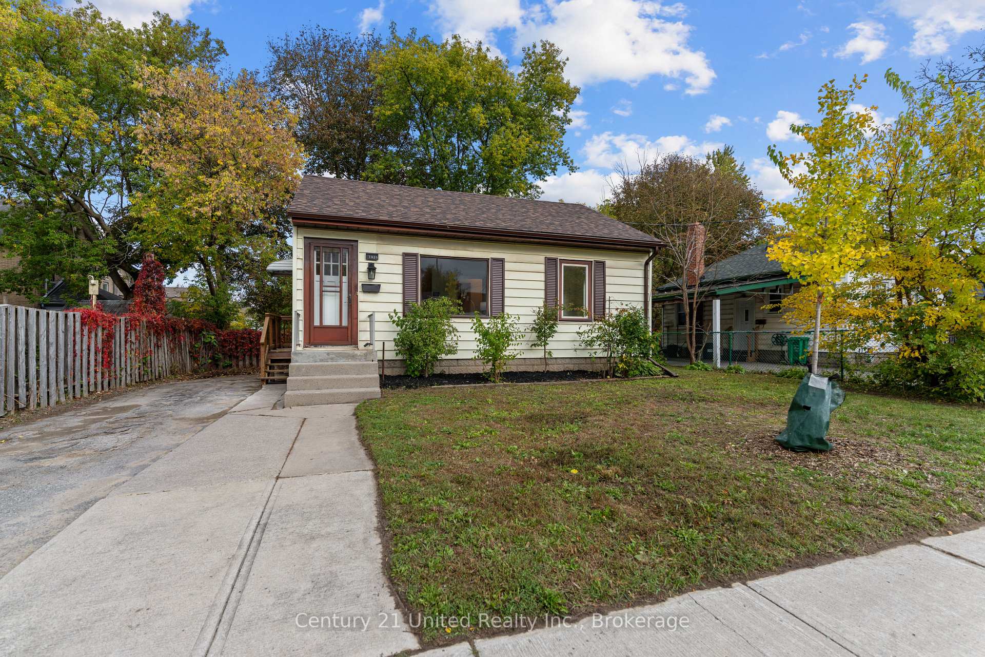 Photo 2 of 1026 Braund Place, Peterborough, Town Ward 3 — HOMEH