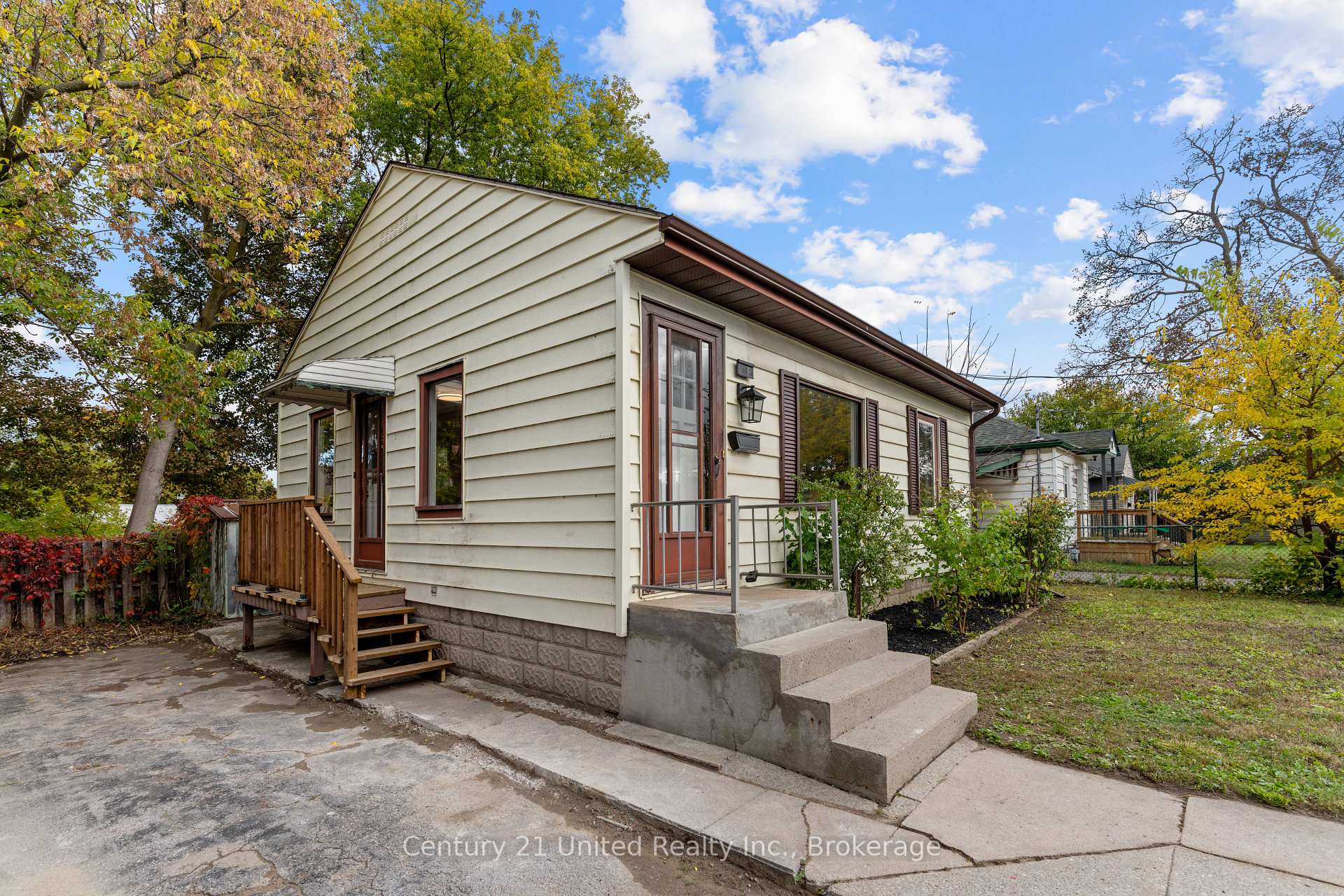 Photo 3 of 1026 Braund Place, Peterborough, Town Ward 3 — HOMEH
