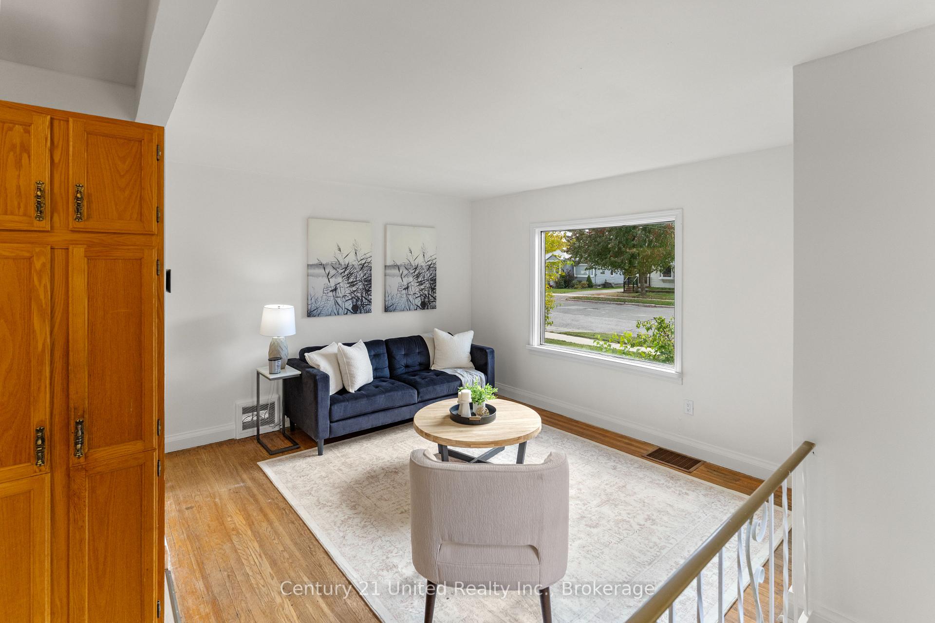 Photo 5 of 1026 Braund Place, Peterborough, Town Ward 3 — HOMEH