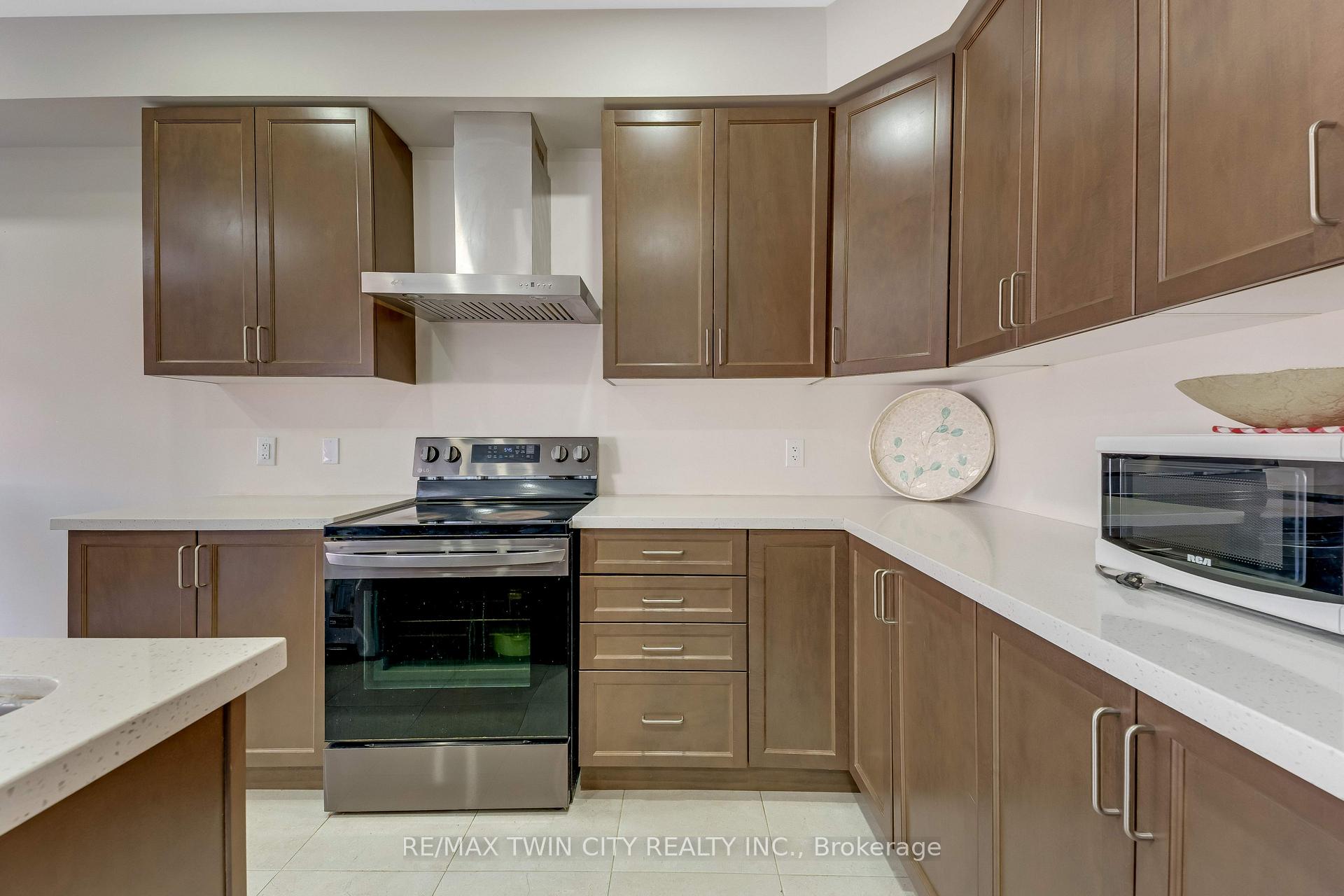 Photo 6 of 106 Haldimand Street, Kitchener, Huron Park — HOMEH