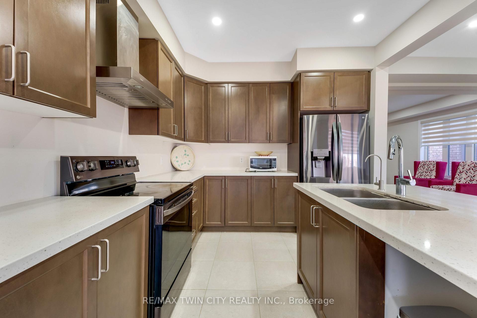 Photo 7 of 106 Haldimand Street, Kitchener, Huron Park — HOMEH