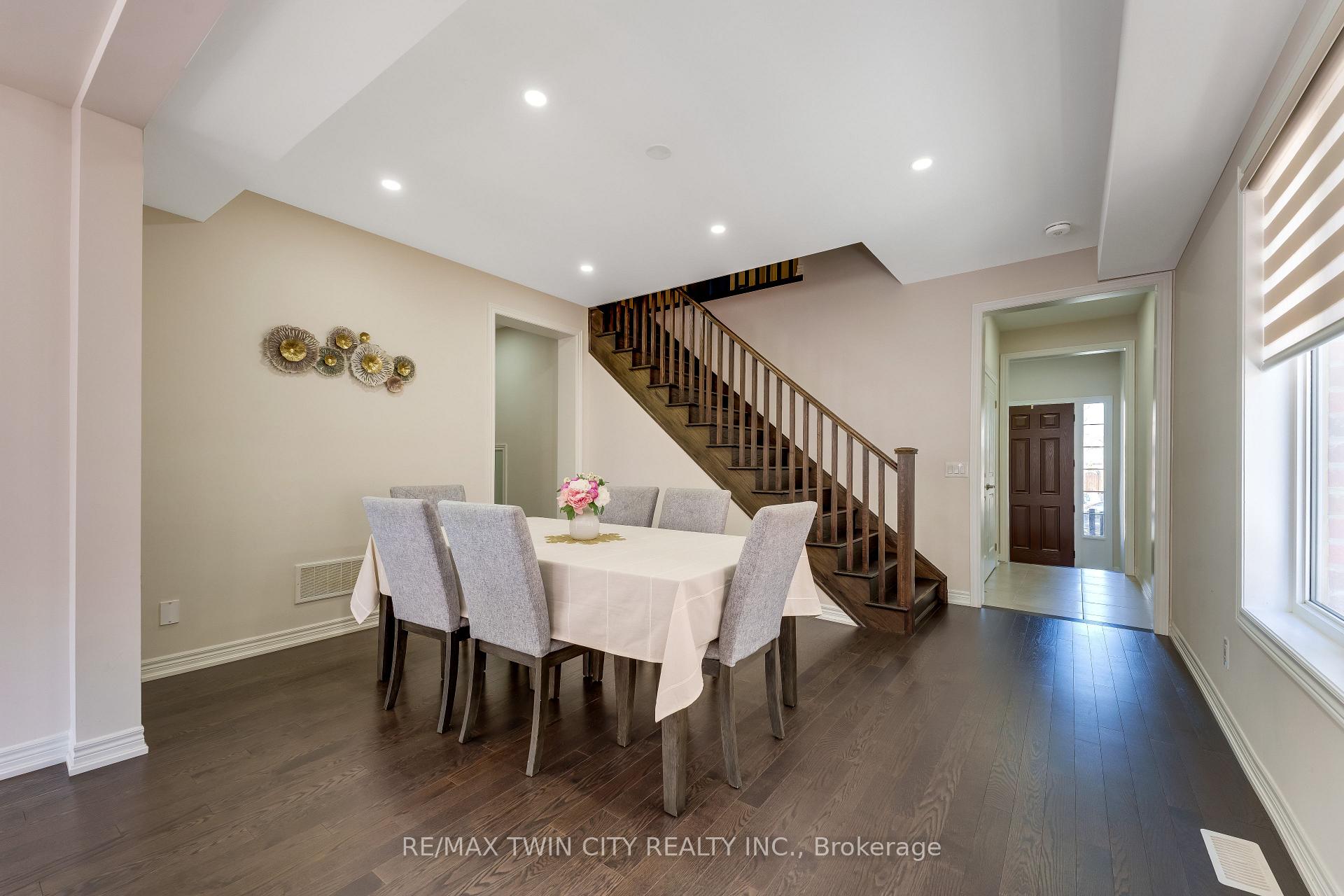 Photo 13 of 106 Haldimand Street, Kitchener, Huron Park — HOMEH