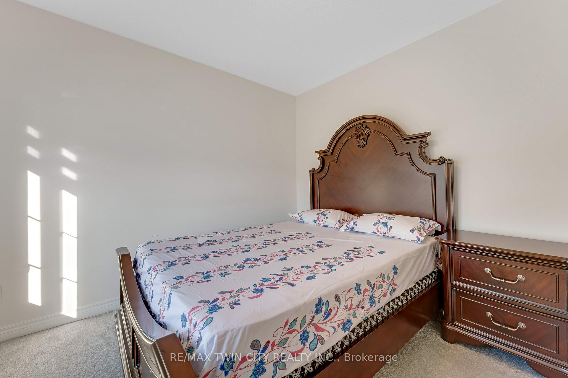 Photo 19 of 106 Haldimand Street, Kitchener, Huron Park — HOMEH