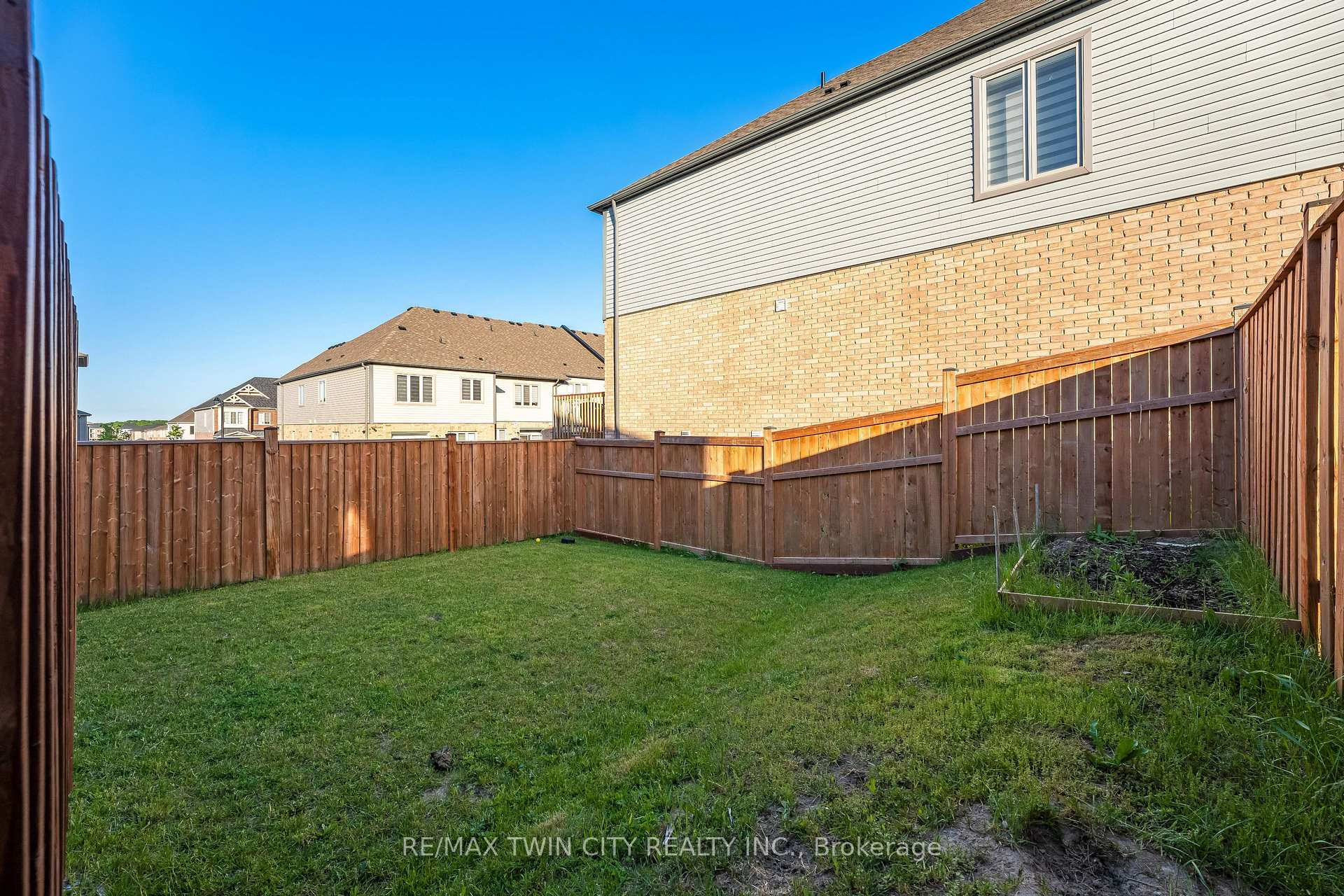 Photo 38 of 106 Haldimand Street, Kitchener, Huron Park — HOMEH