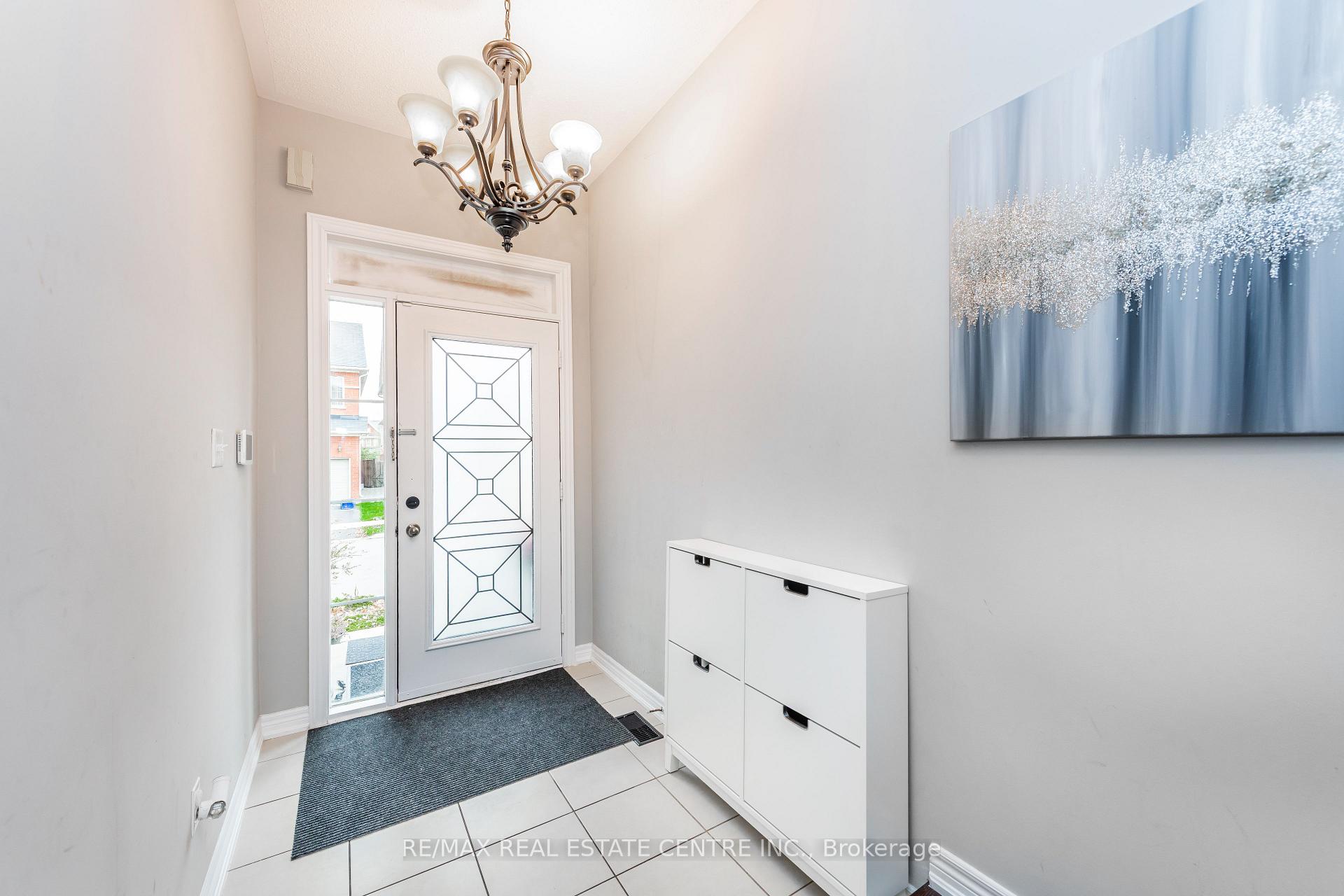 Photo 4 of 456 Laundon Terrace, Milton, Scott — HOMEH