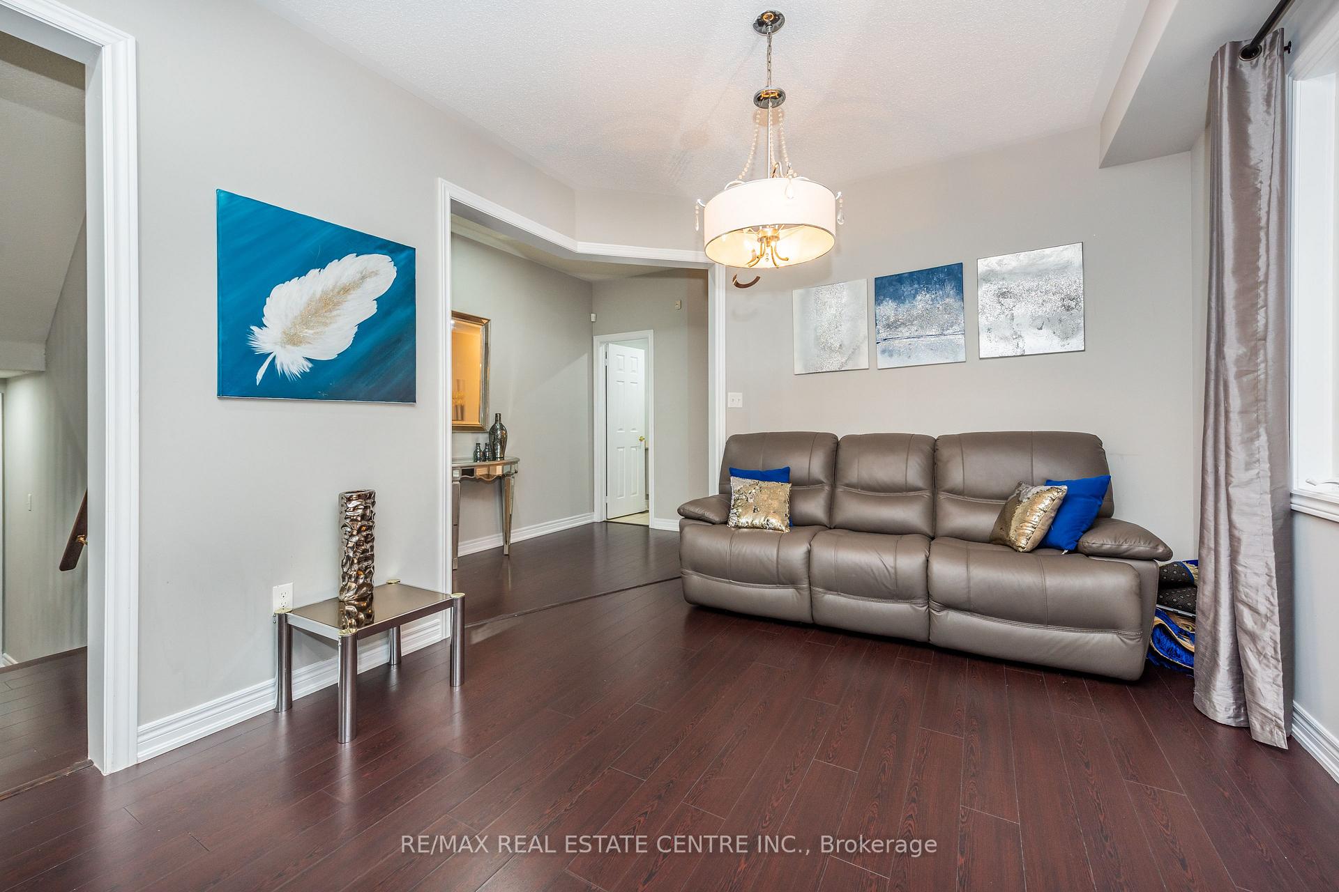 Photo 9 of 456 Laundon Terrace, Milton, Scott — HOMEH