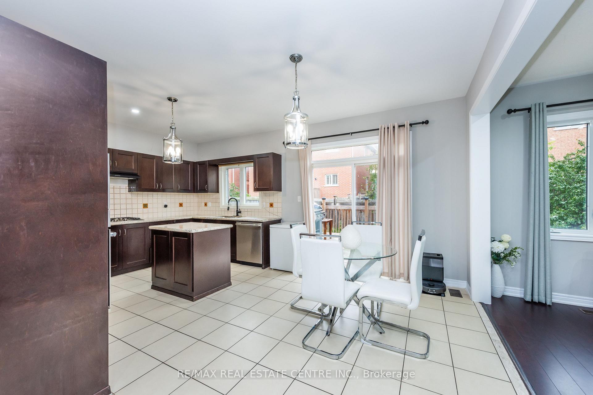 Photo 15 of 456 Laundon Terrace, Milton, Scott — HOMEH
