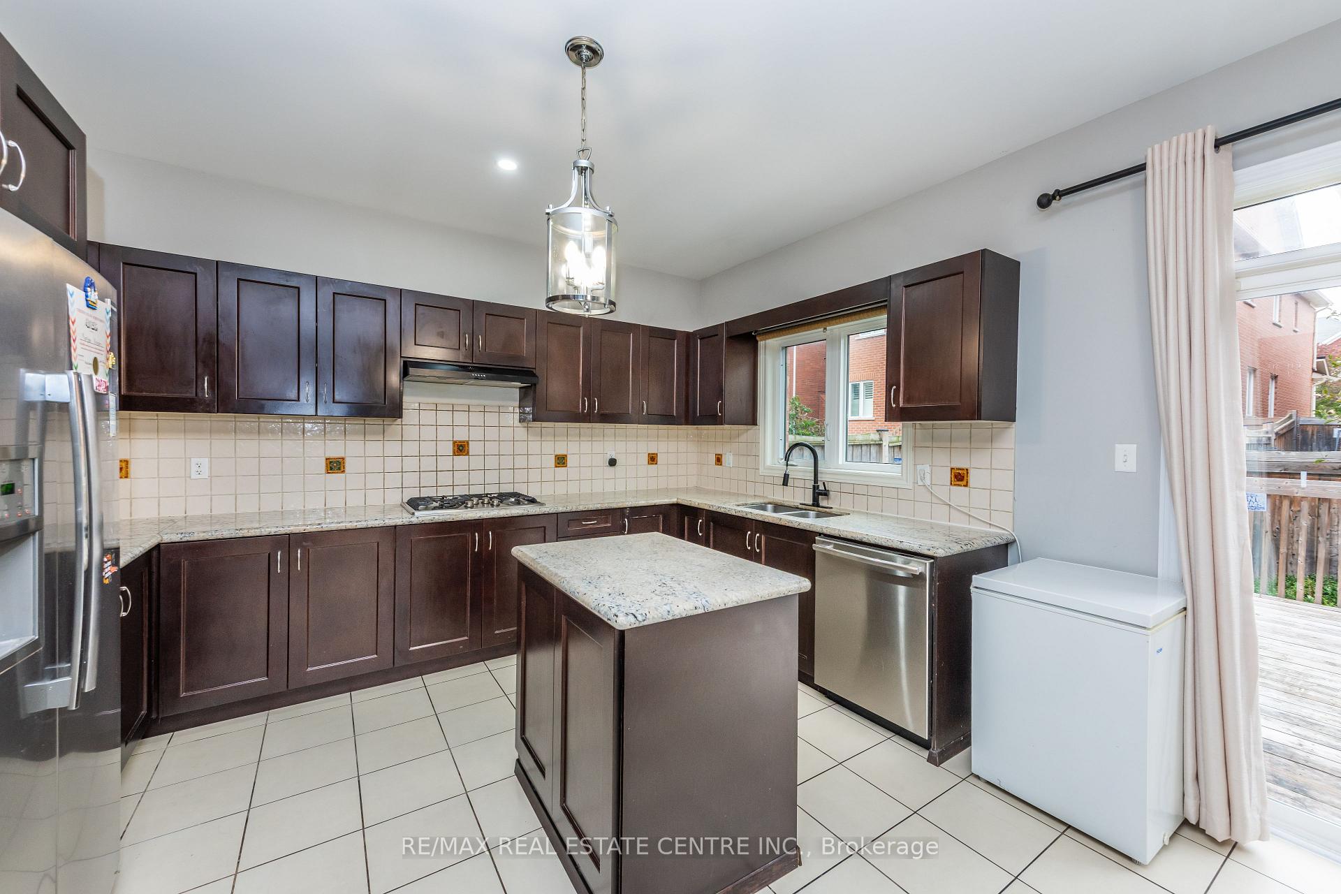 Photo 18 of 456 Laundon Terrace, Milton, Scott — HOMEH