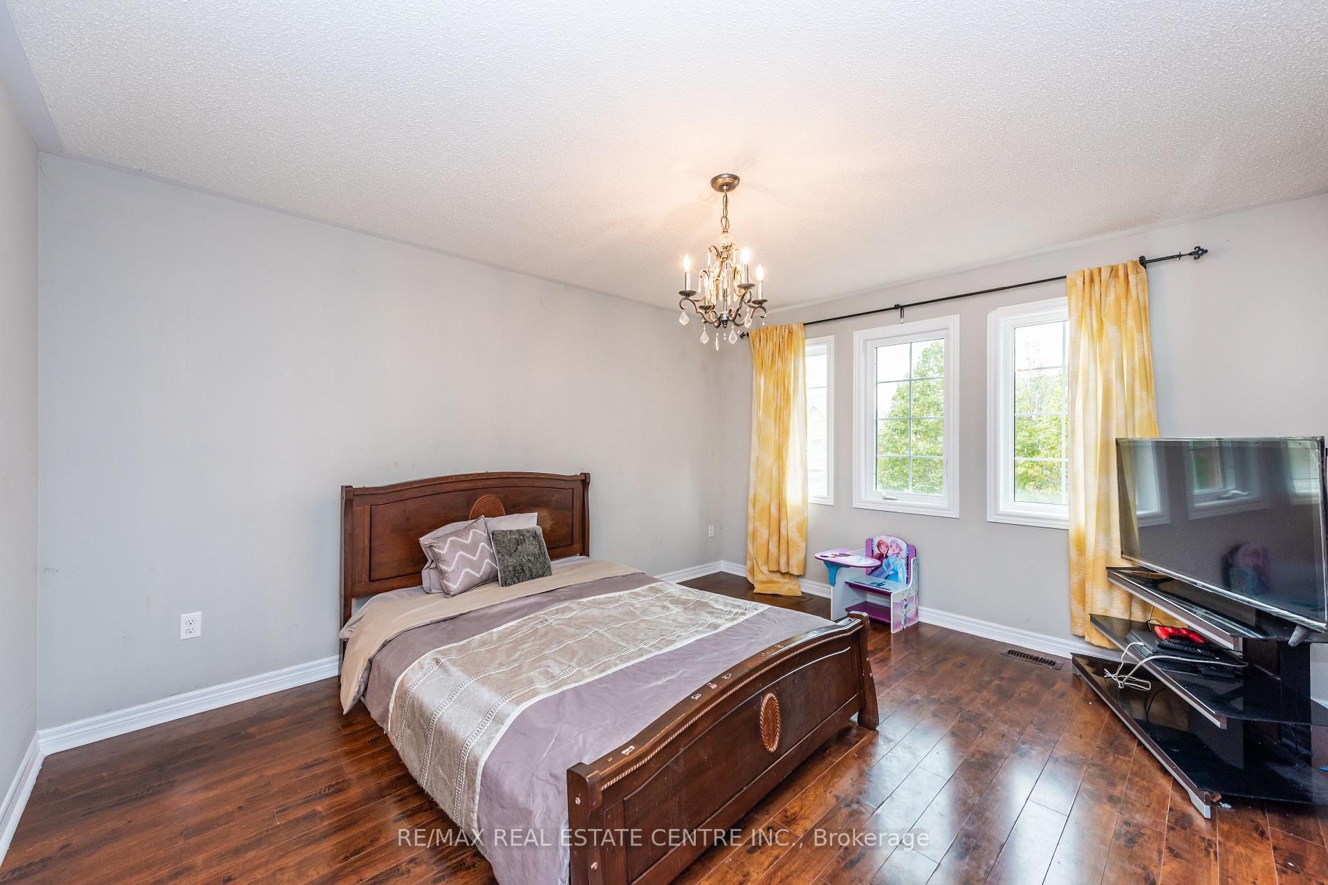 Photo 24 of 456 Laundon Terrace, Milton, Scott — HOMEH