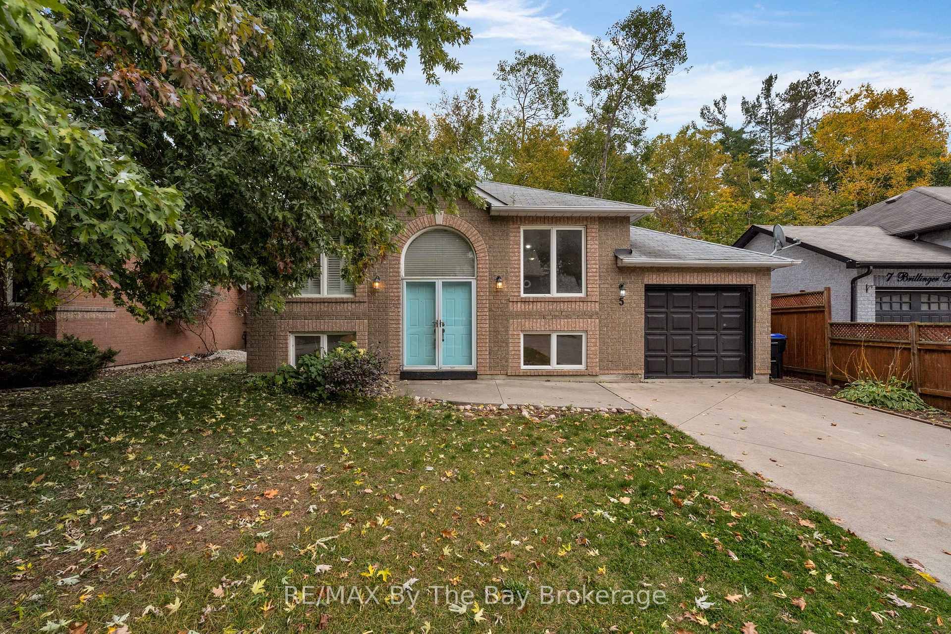 Photo 1 of 5 Brillinger Drive, Wasaga Beach — HOMEH
