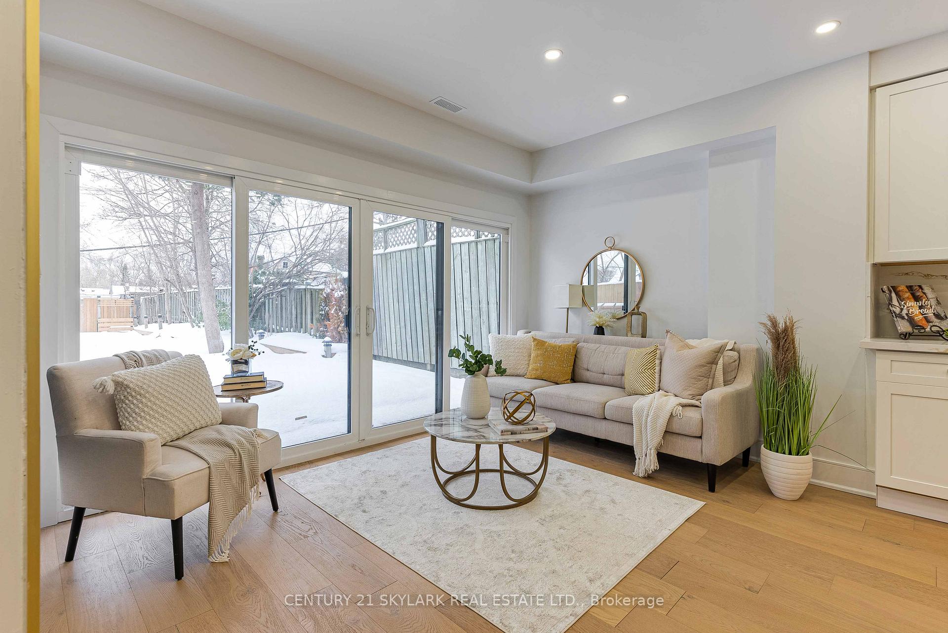 Photo 17 of 208 Gainsborough Road, Toronto, Woodbine Corridor — HOMEH