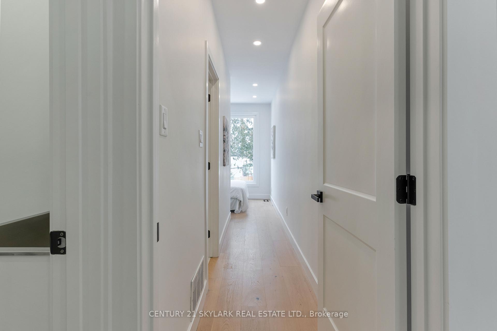 Photo 22 of 208 Gainsborough Road, Toronto, Woodbine Corridor — HOMEH