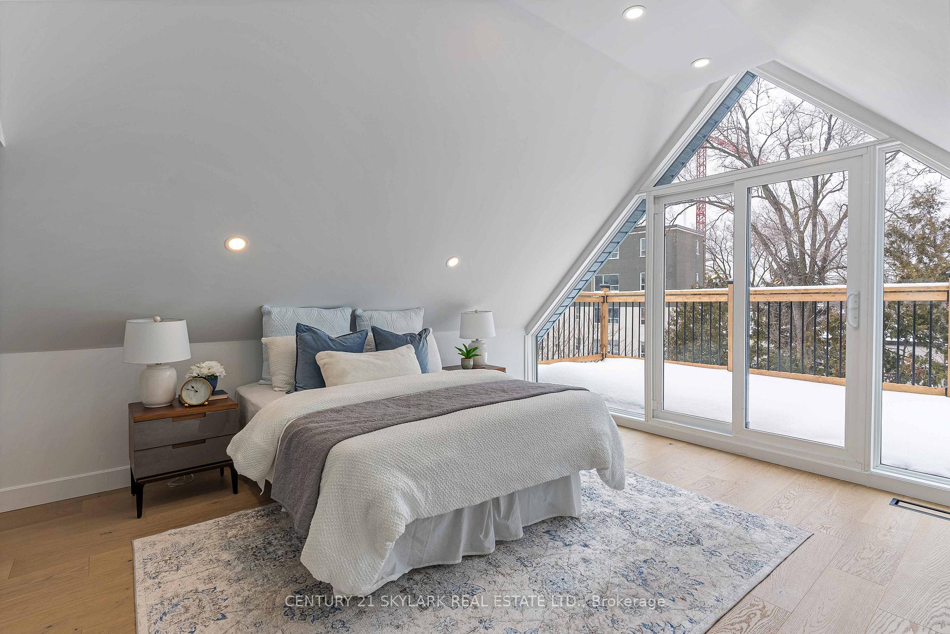 Photo 34 of 208 Gainsborough Road, Toronto, Woodbine Corridor — HOMEH