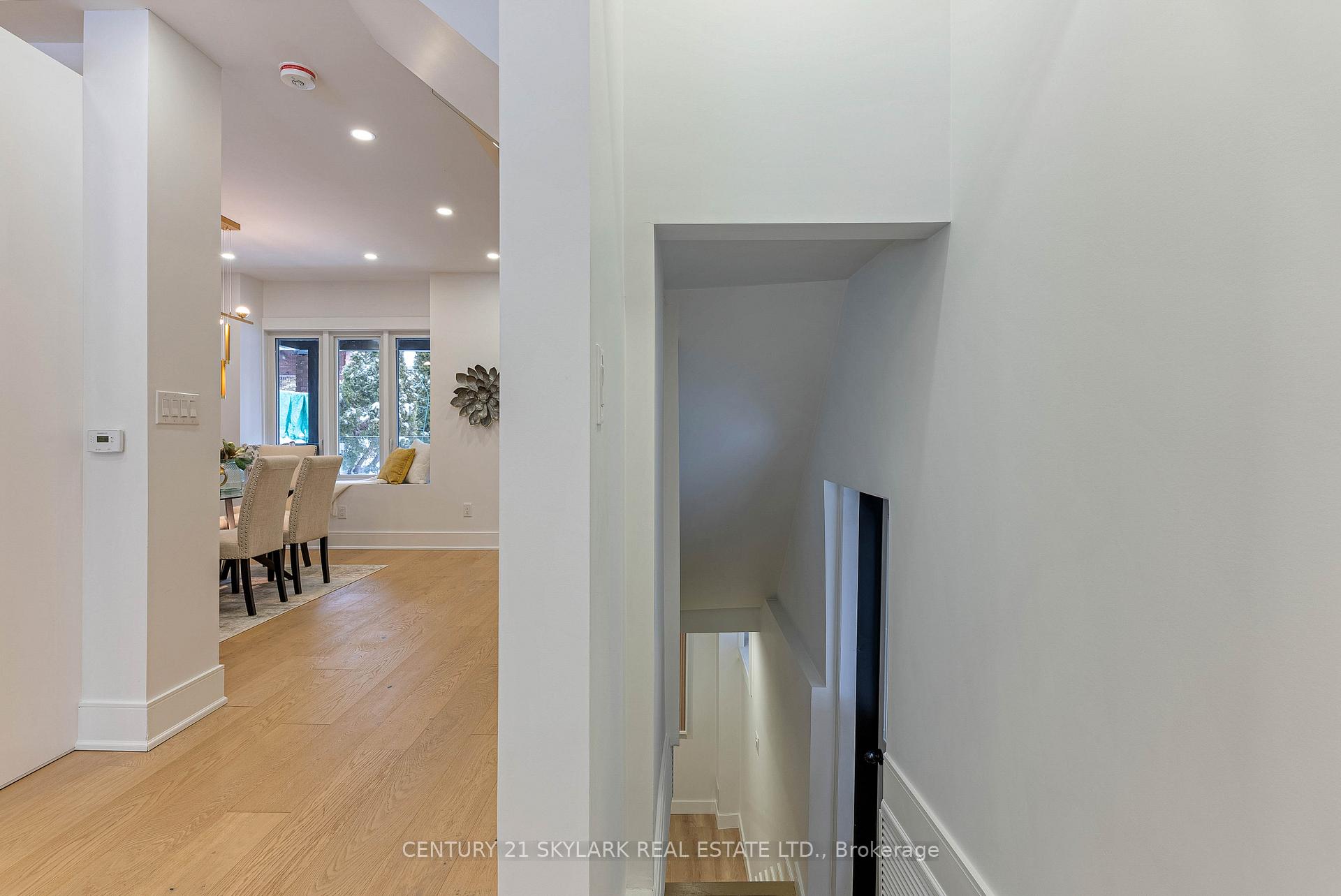Photo 38 of 208 Gainsborough Road, Toronto, Woodbine Corridor — HOMEH