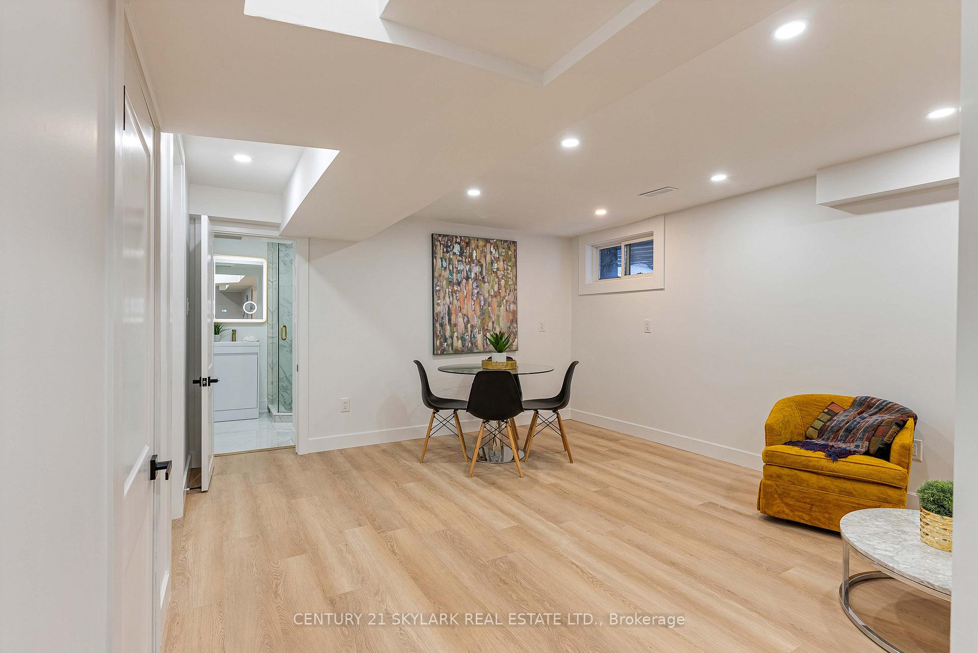 Photo 40 of 208 Gainsborough Road, Toronto, Woodbine Corridor — HOMEH