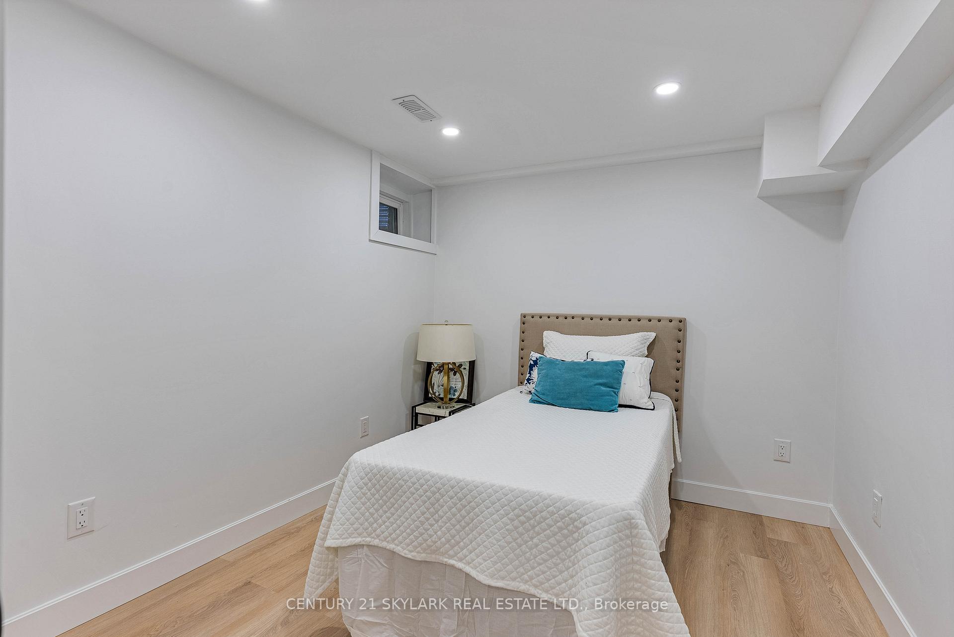 Photo 43 of 208 Gainsborough Road, Toronto, Woodbine Corridor — HOMEH