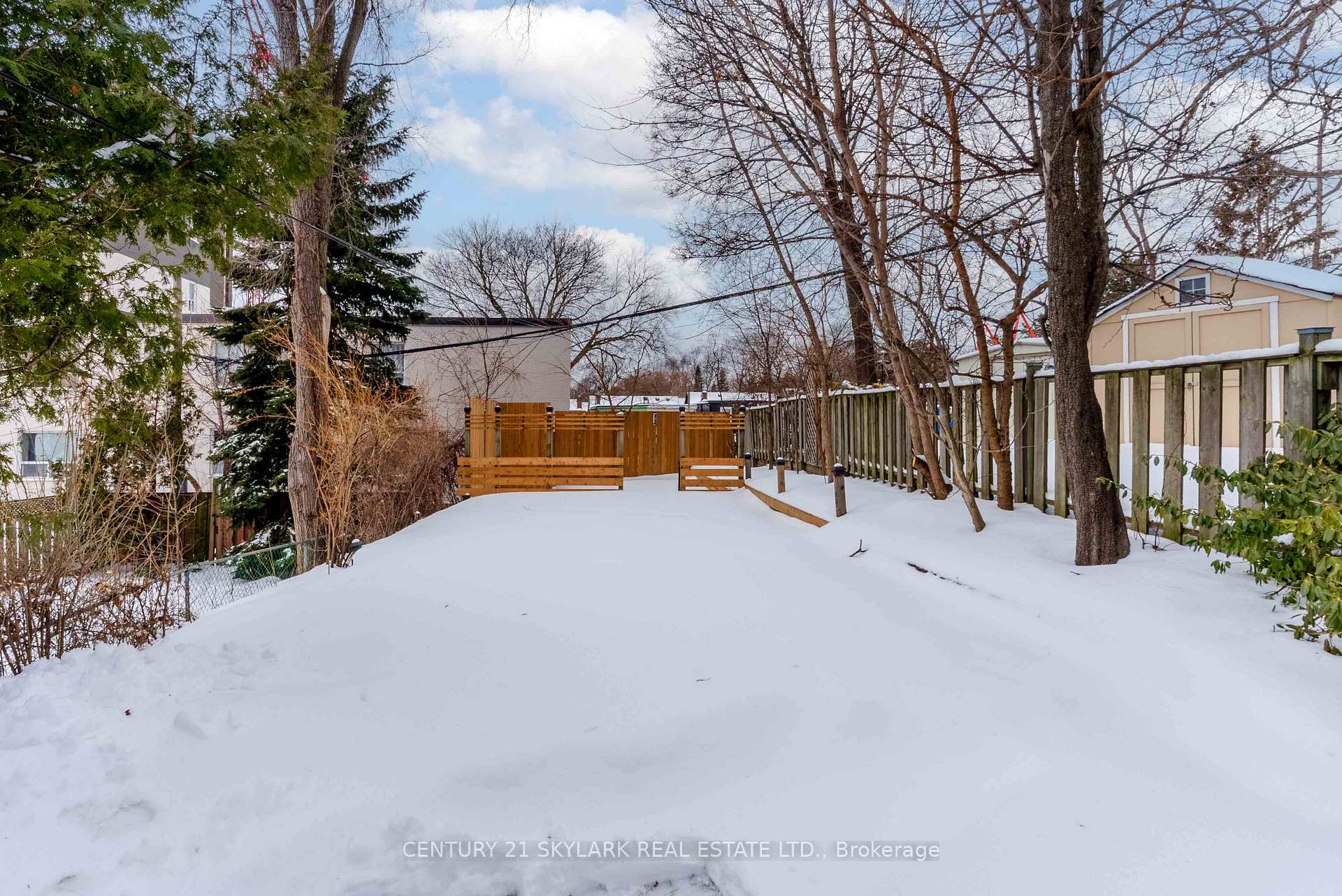 Photo 47 of 208 Gainsborough Road, Toronto, Woodbine Corridor — HOMEH