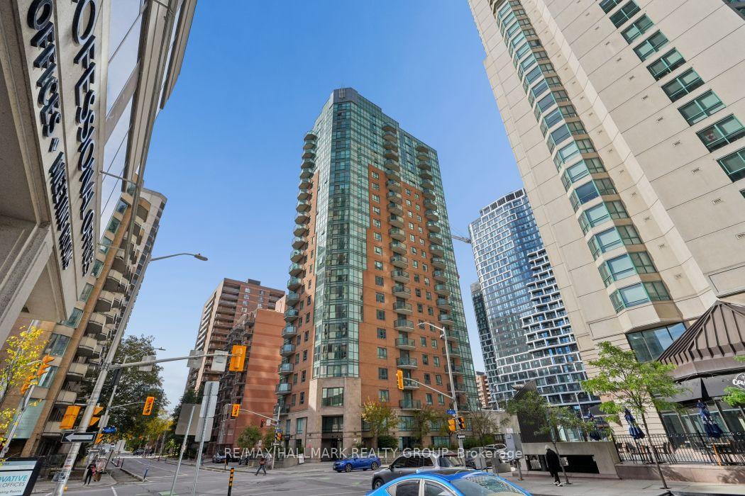 Front of Unit 302, 445 Laurier Avenue W
