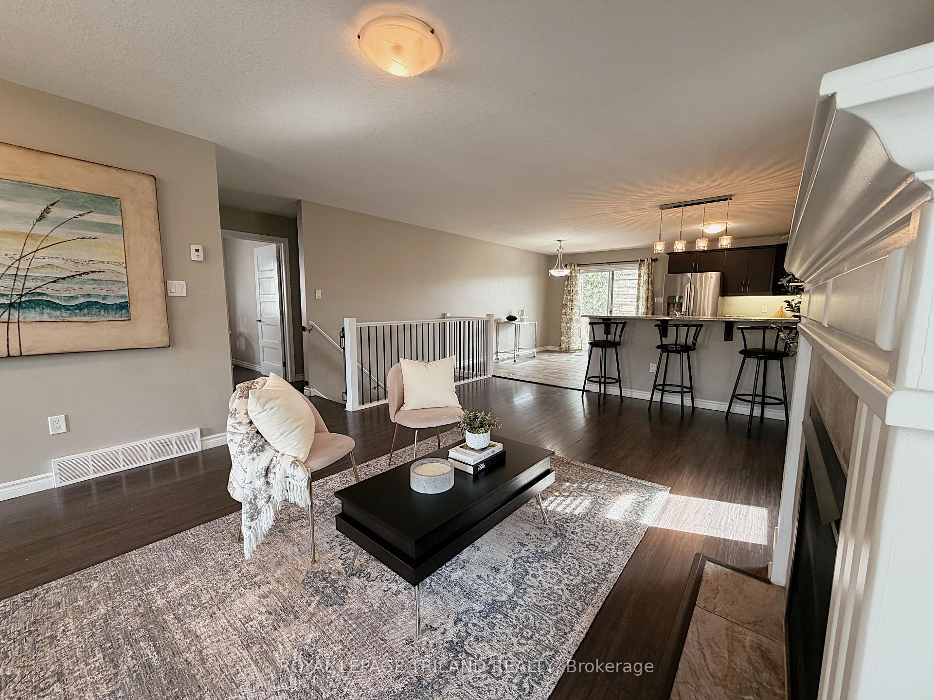 Photo 3 of 38 Leesboro Trail, Thames Centre, Thorndale — HOMEH