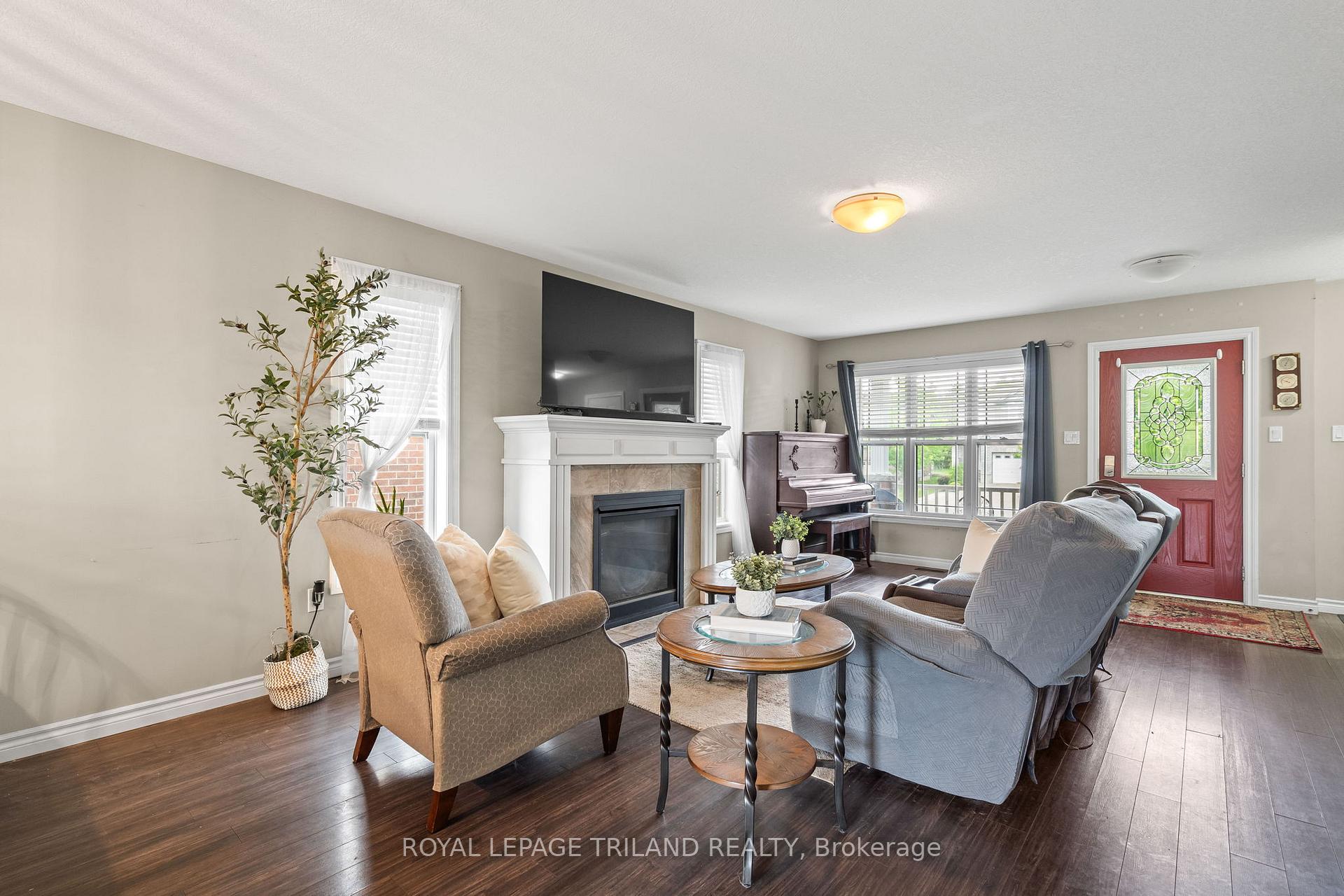 Photo 10 of 38 Leesboro Trail, Thames Centre, Thorndale — HOMEH