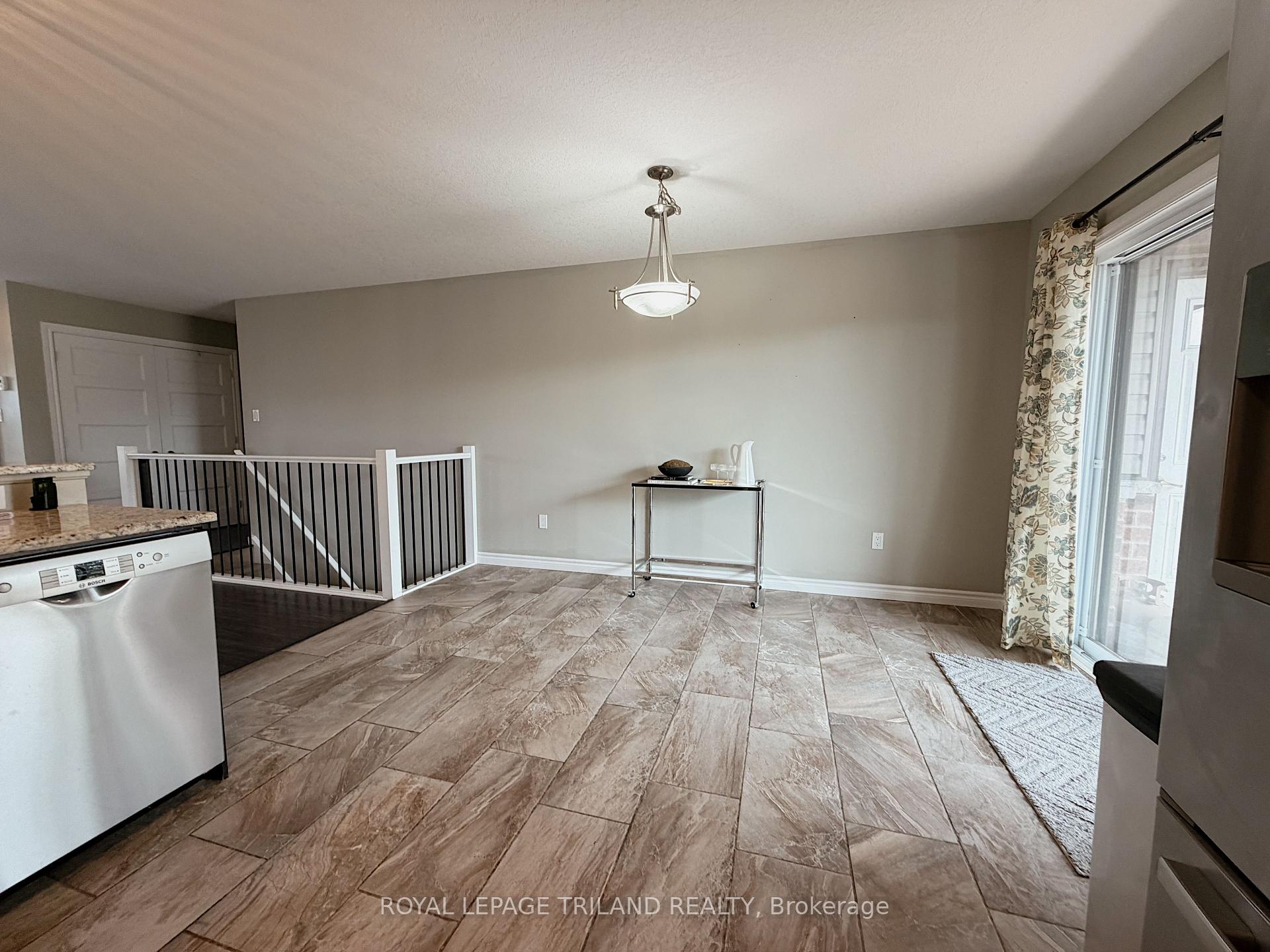 Photo 11 of 38 Leesboro Trail, Thames Centre, Thorndale — HOMEH