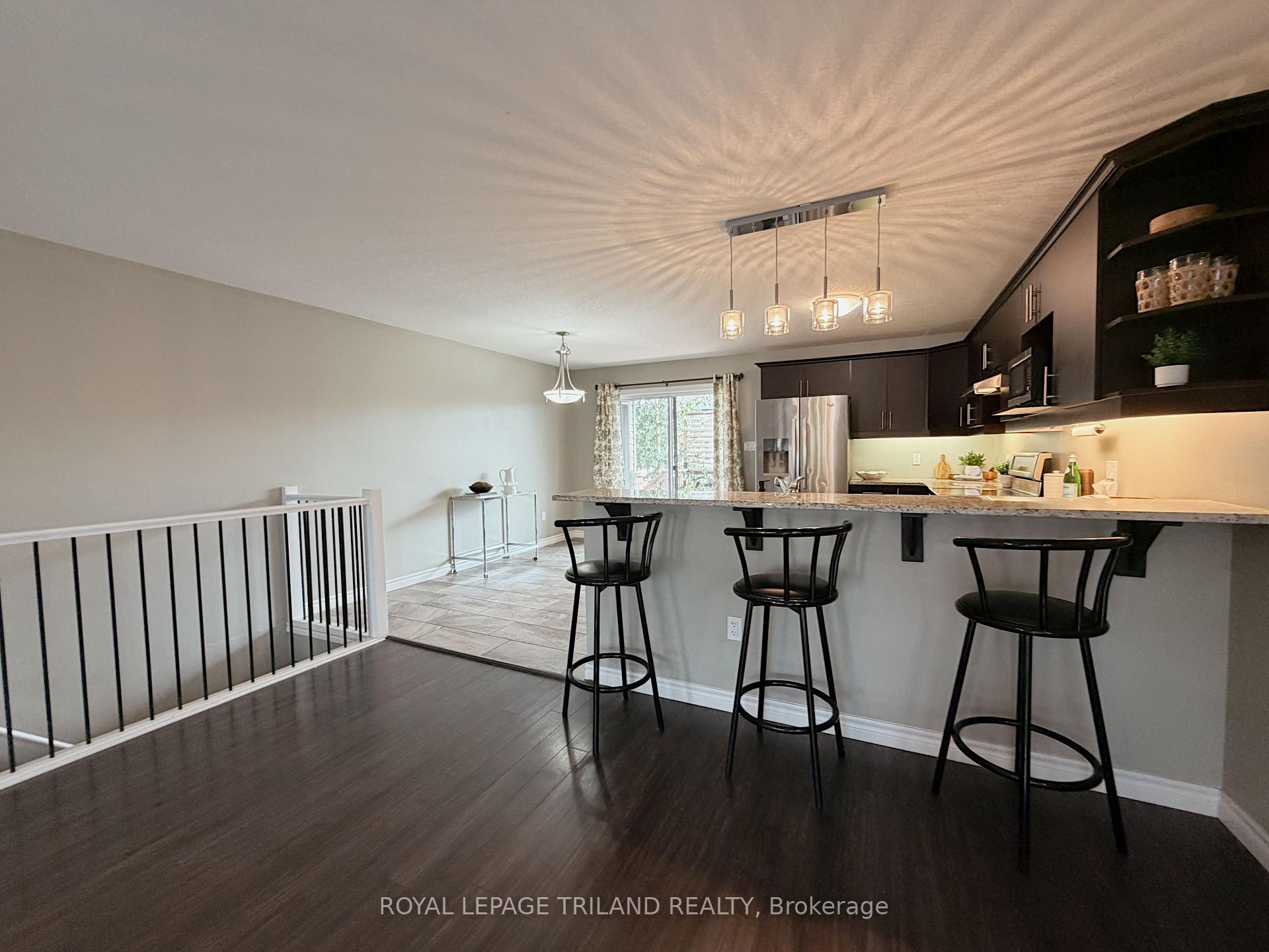 Photo 12 of 38 Leesboro Trail, Thames Centre, Thorndale — HOMEH