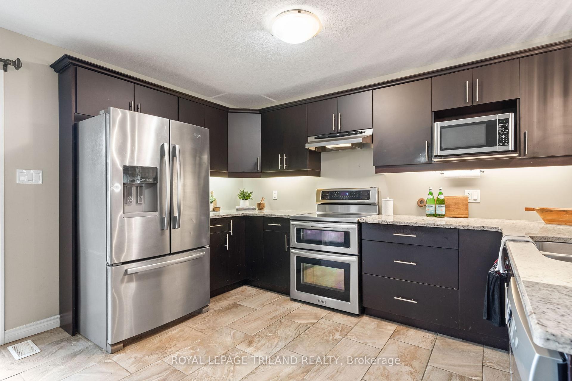 Photo 16 of 38 Leesboro Trail, Thames Centre, Thorndale — HOMEH