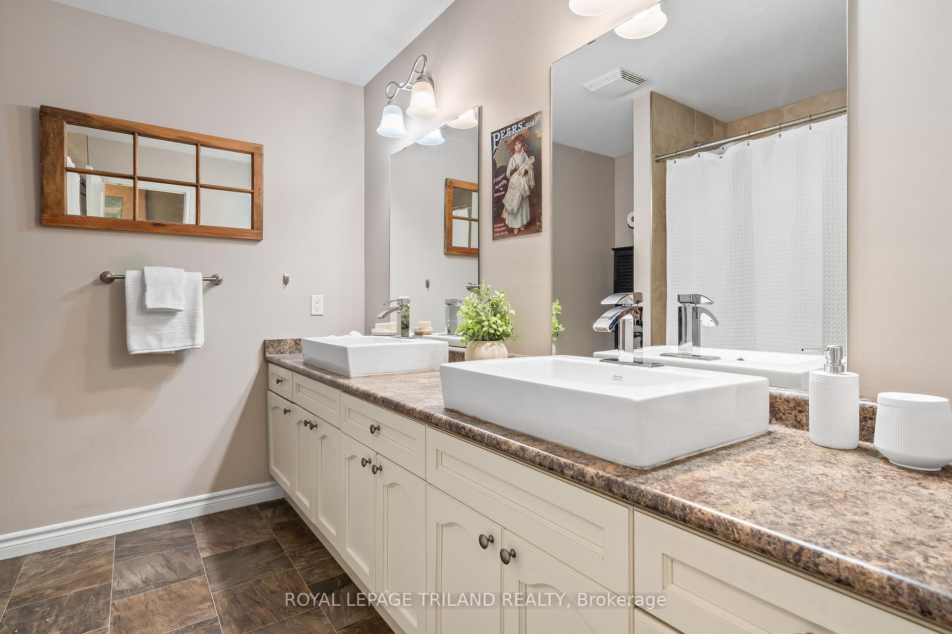 Photo 21 of 38 Leesboro Trail, Thames Centre, Thorndale — HOMEH
