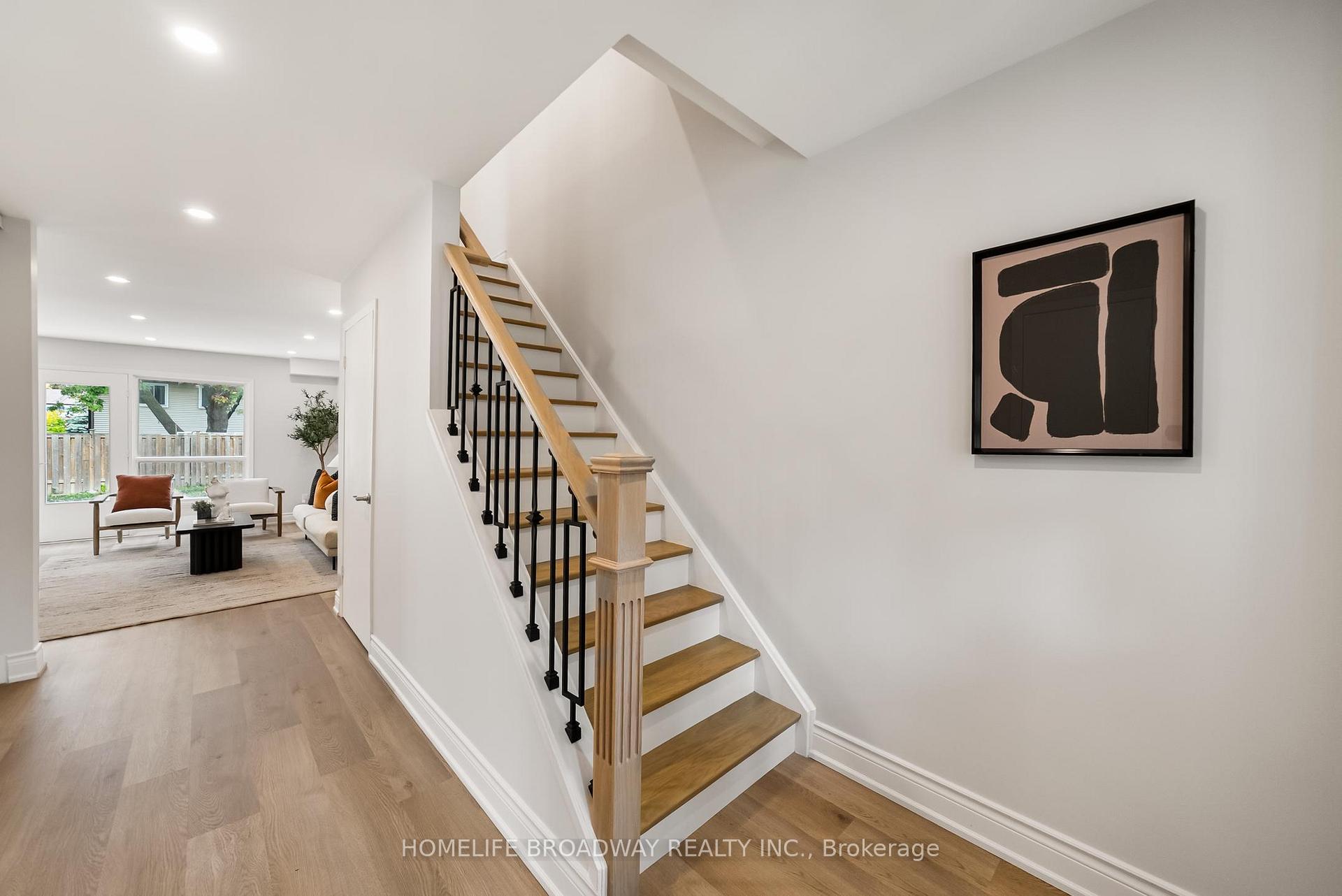 Photo 2 of 44 Hollyberry Trail, North York, Hillcrest Village — HOMEH